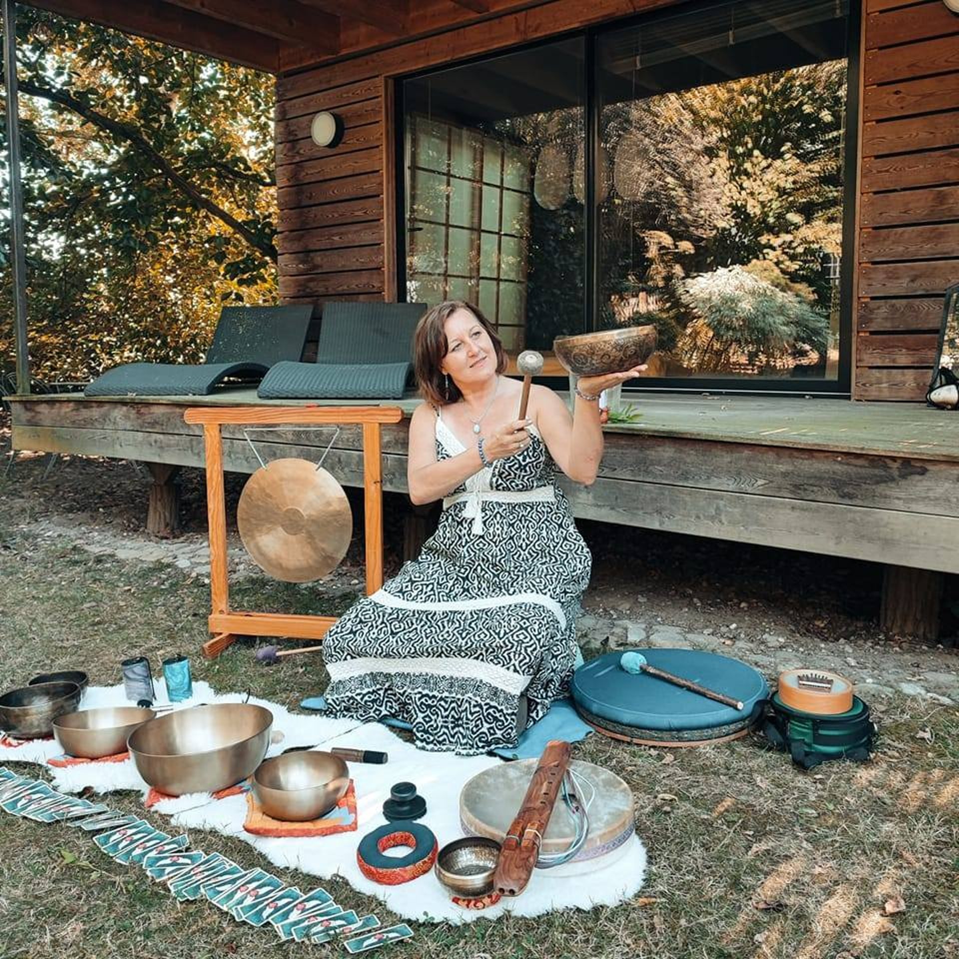 black and white bed linen