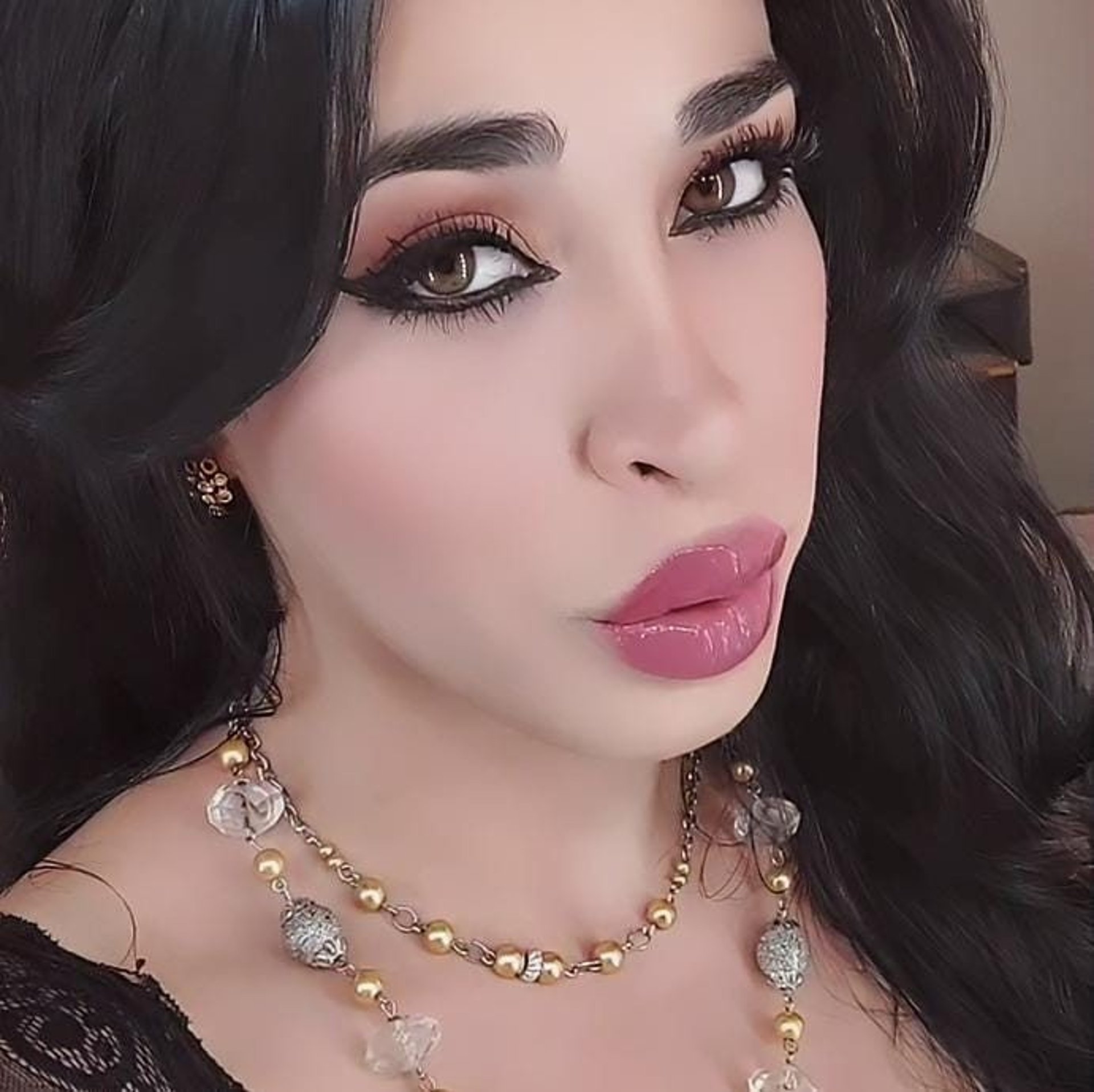 gray computer monitor