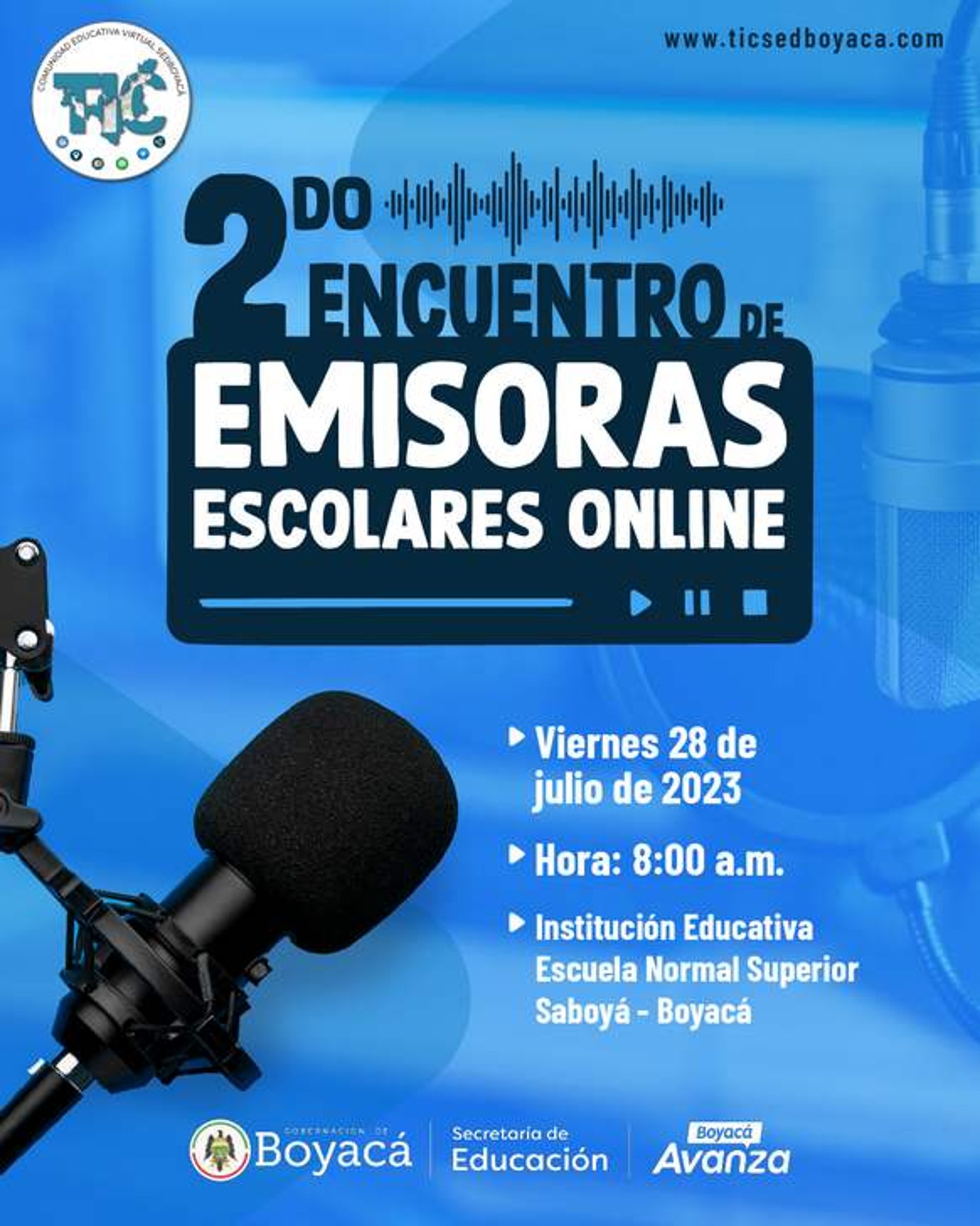 macro photography of silver and black studio microphone condenser