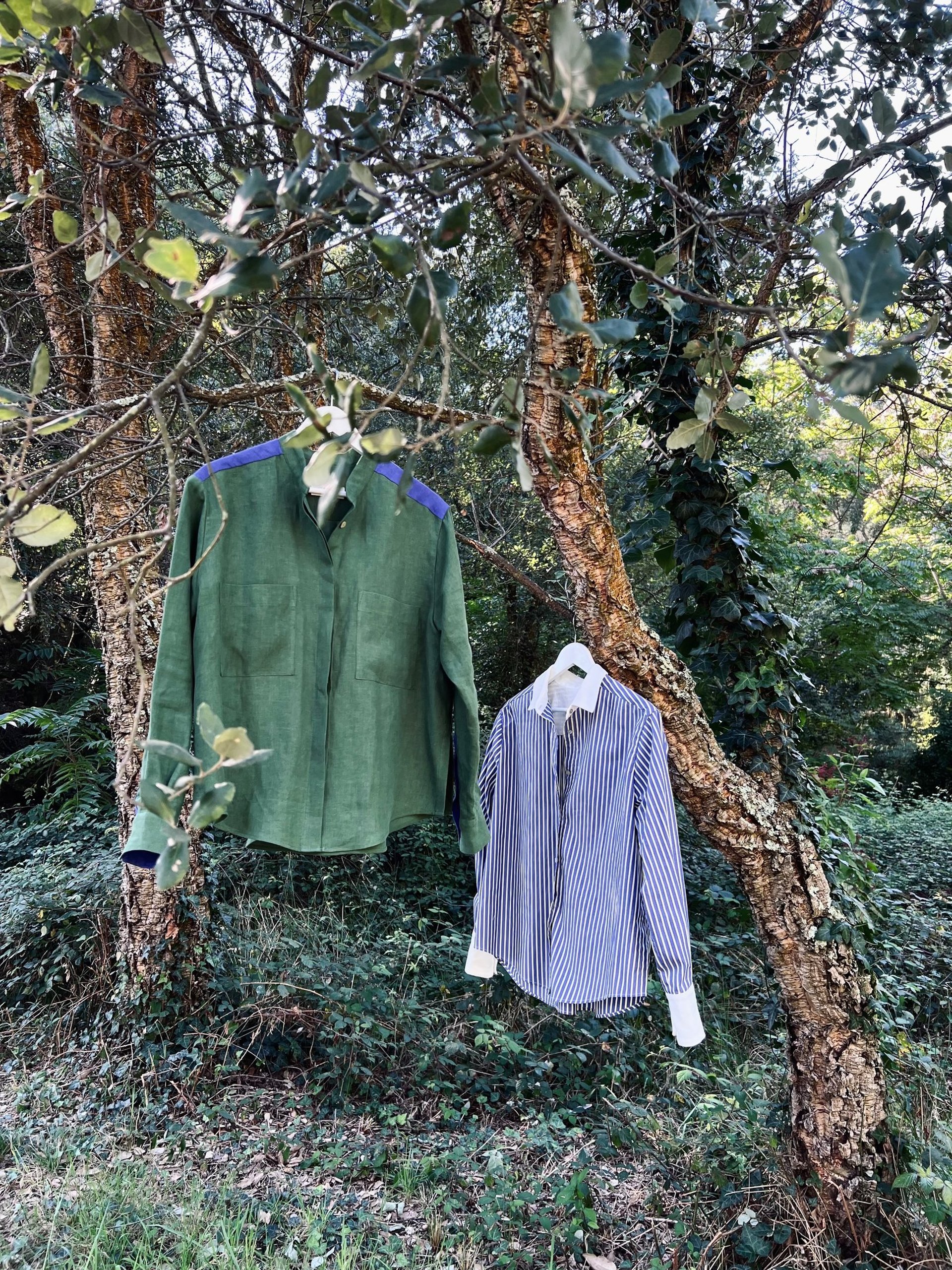 woman in white crew neck shirt wearing brown sun hat