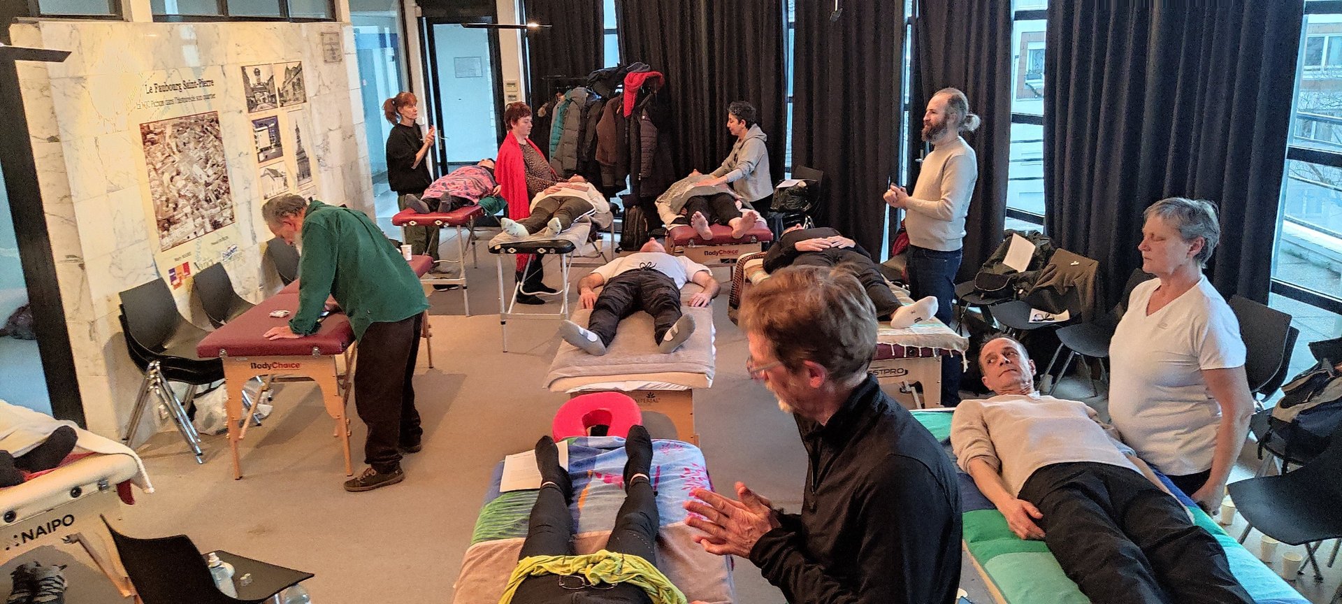 black and white bed linen