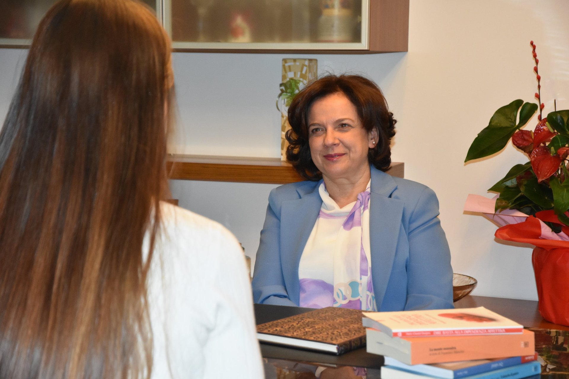 black and brown leather padded tub sofa