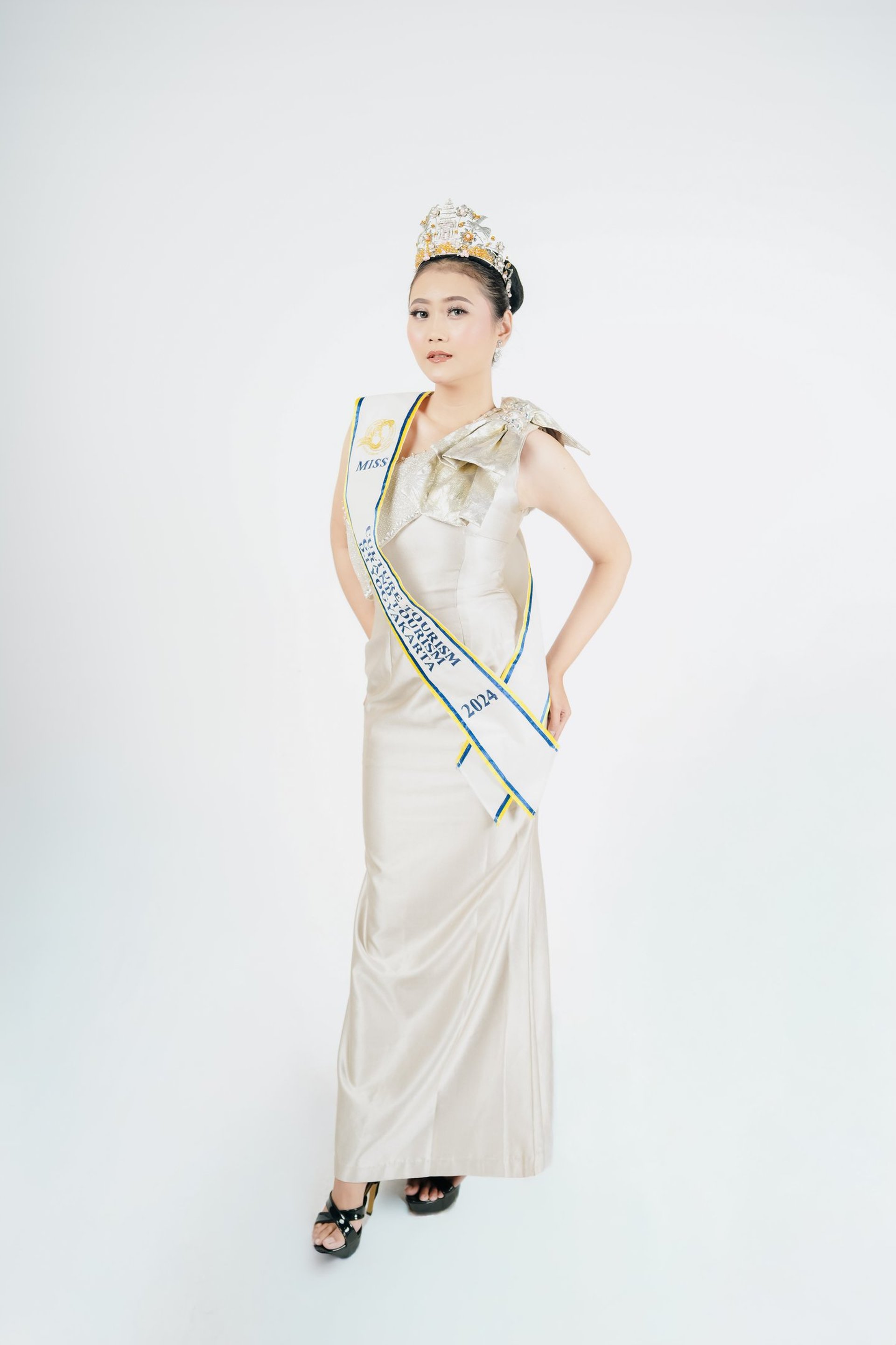 an abstract photo of a curved building with a blue sky in the background