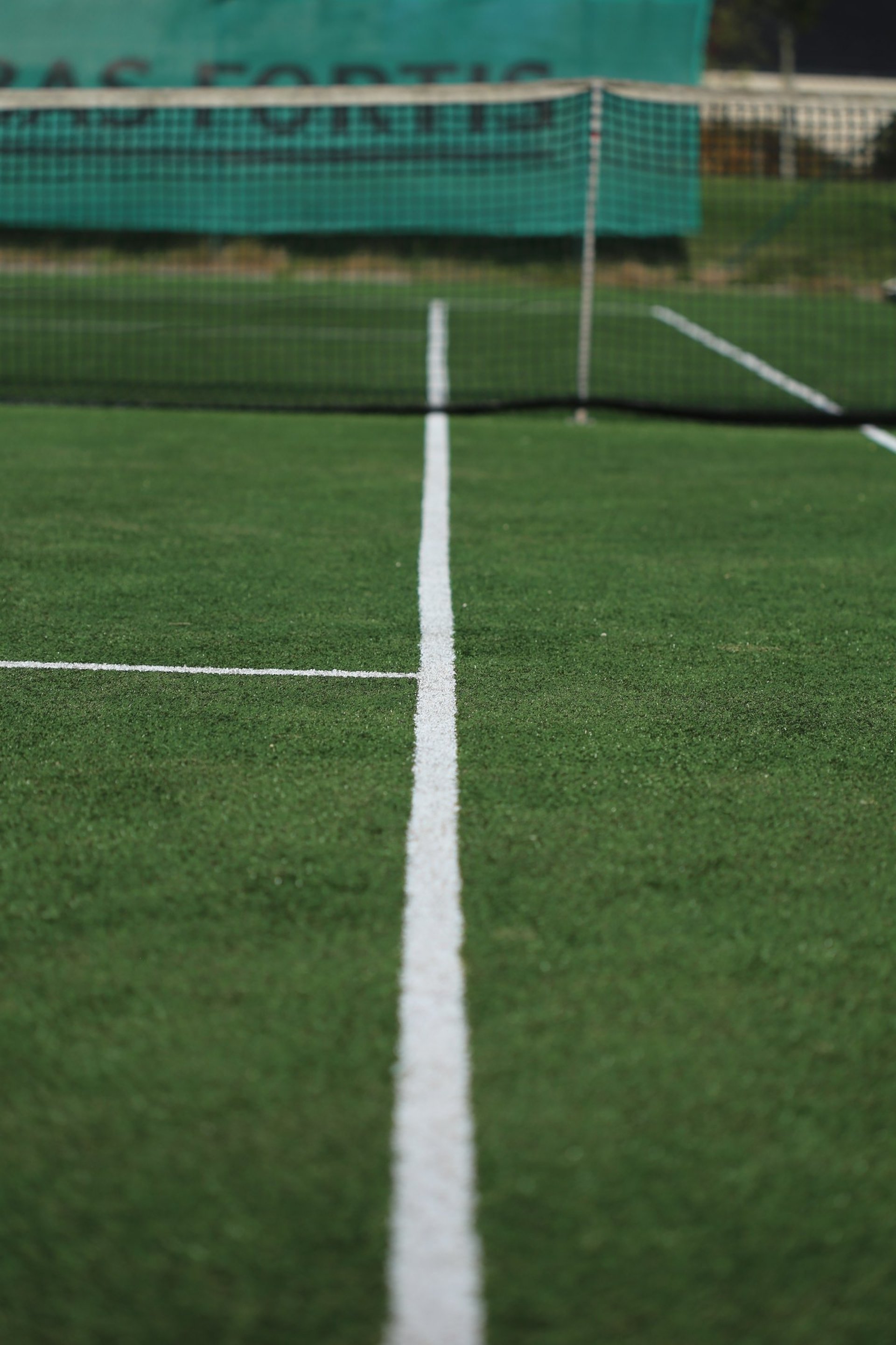 A man standing on a tennis court holding a racquet