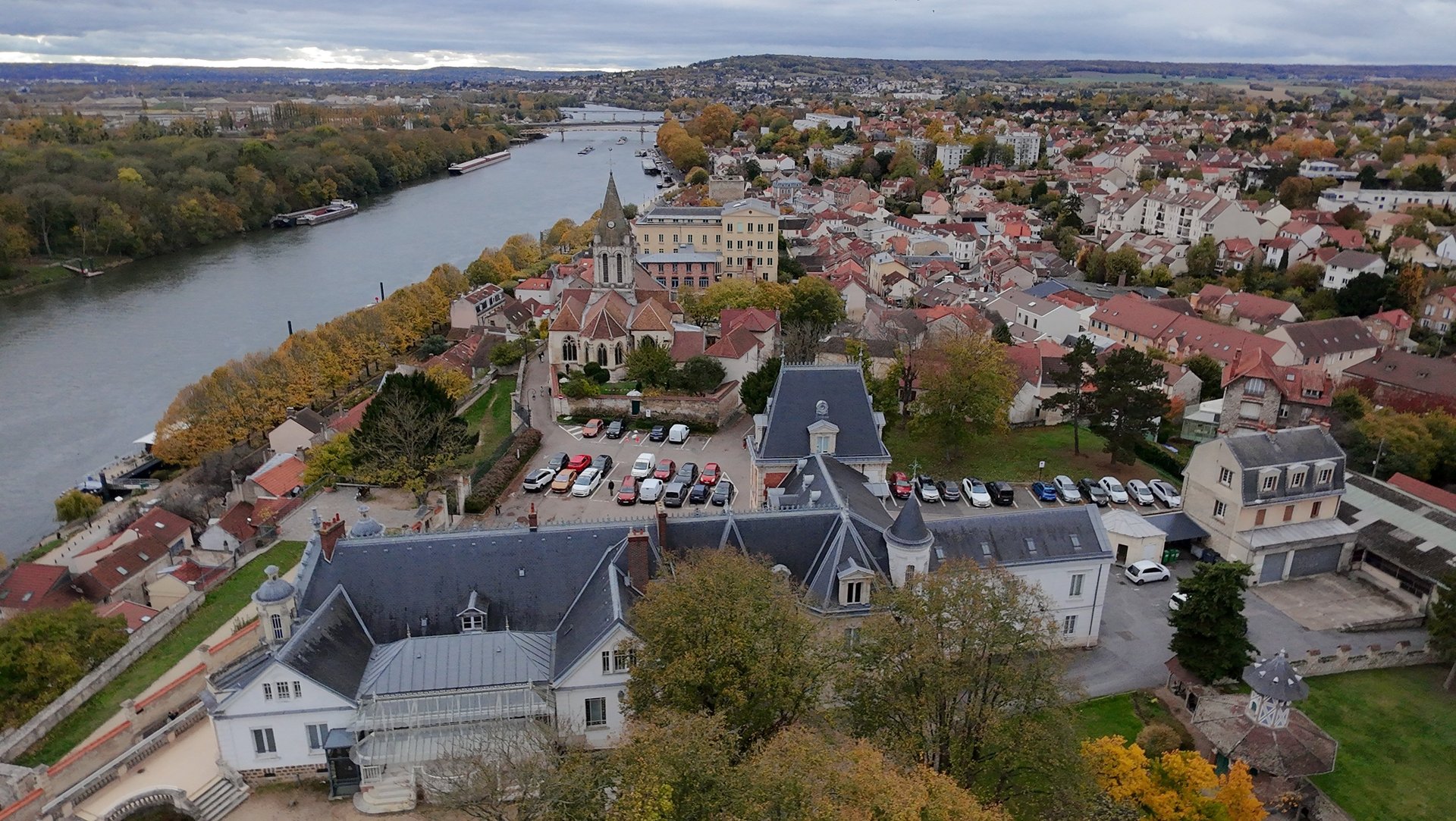 black and brown leather padded tub sofa