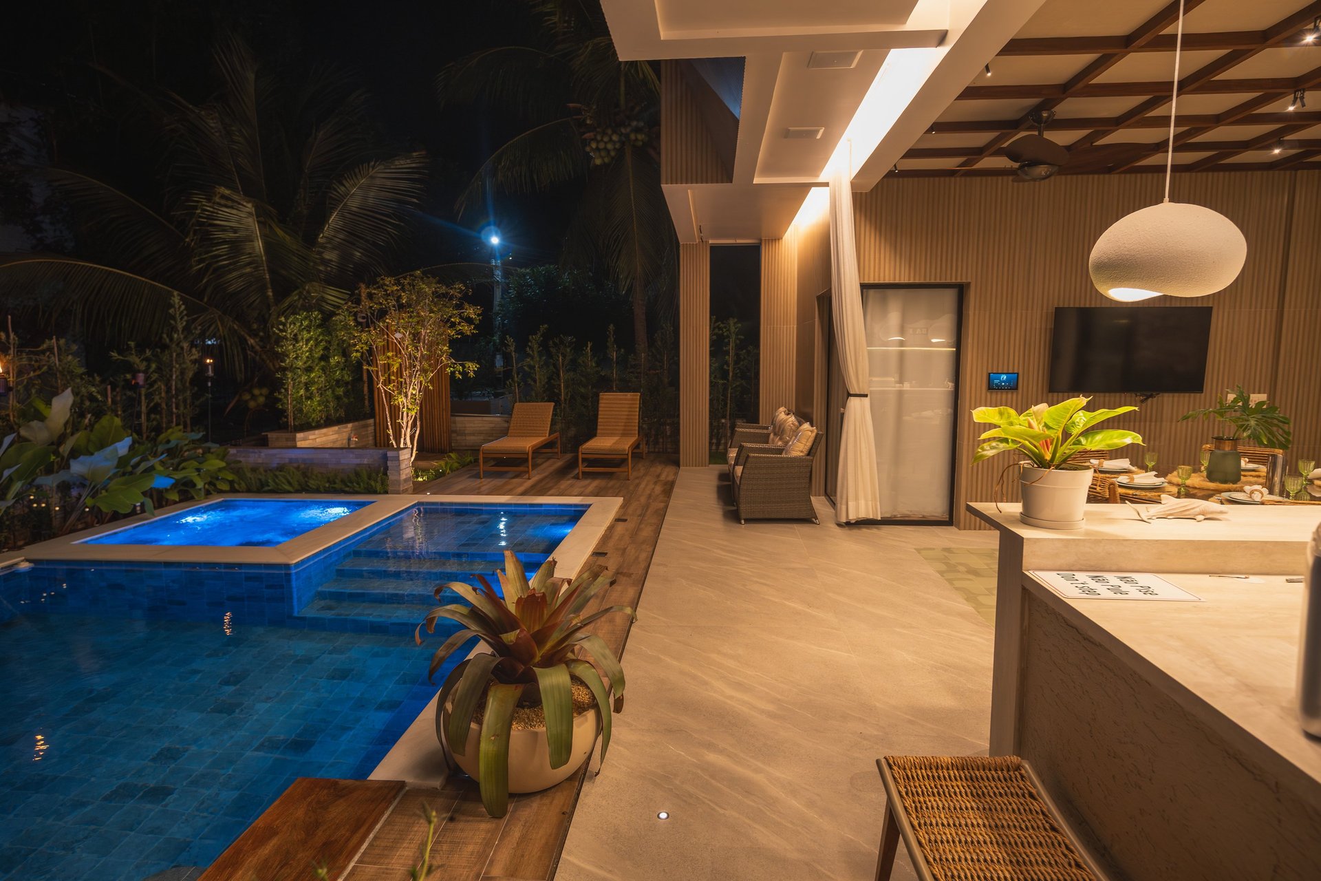 black and white bed linen