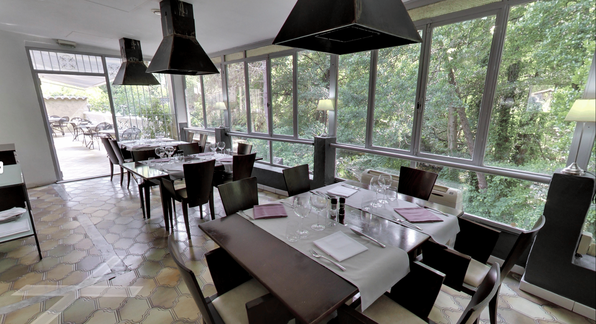 black and white bed linen