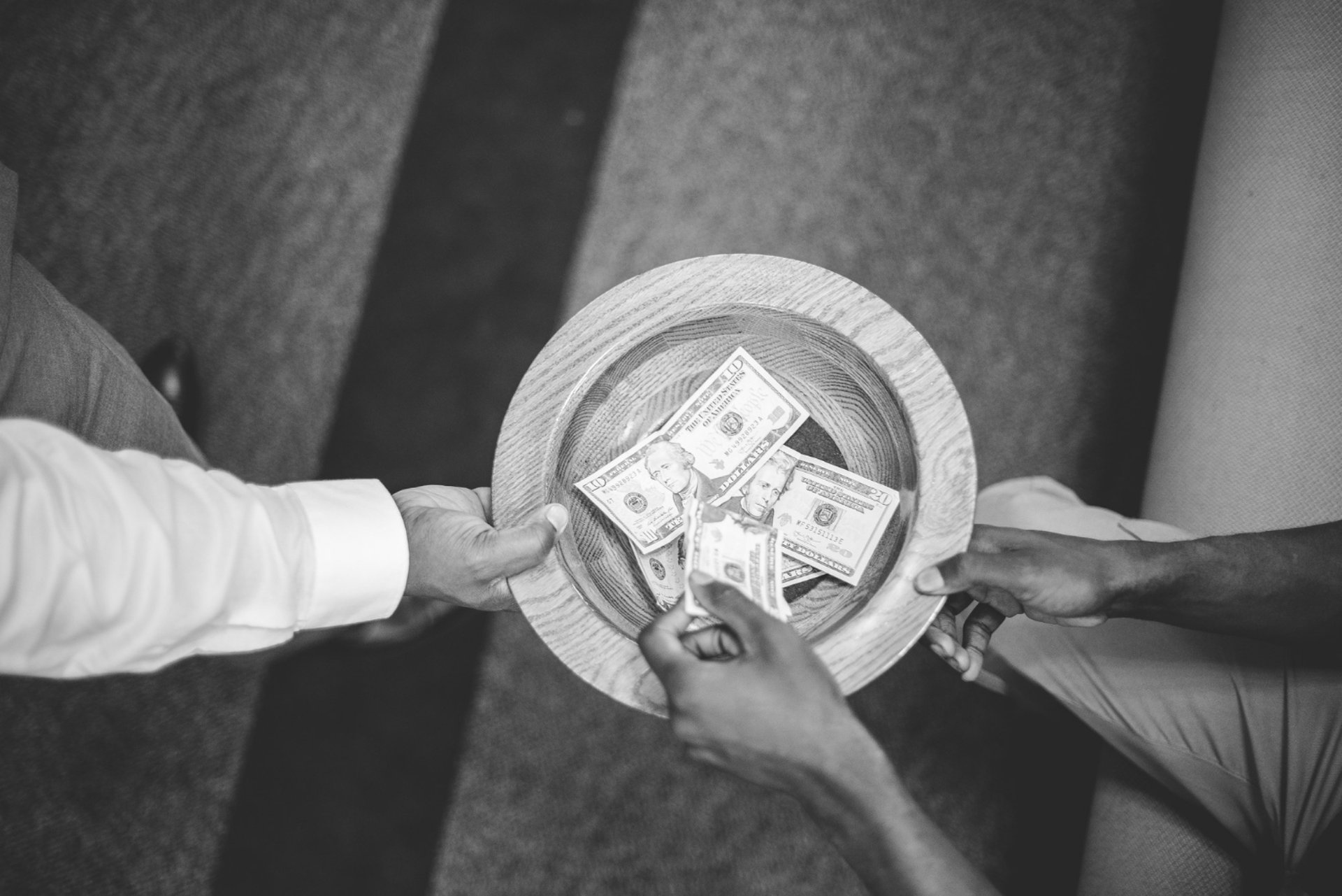 gray computer monitor