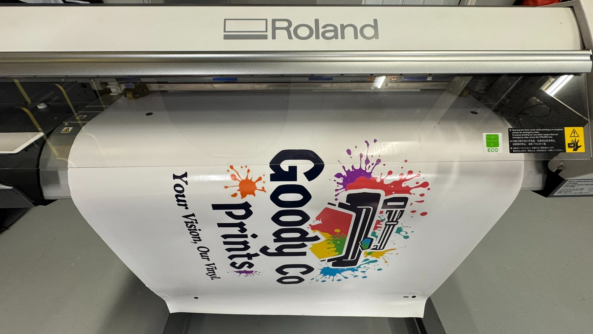 gray computer monitor