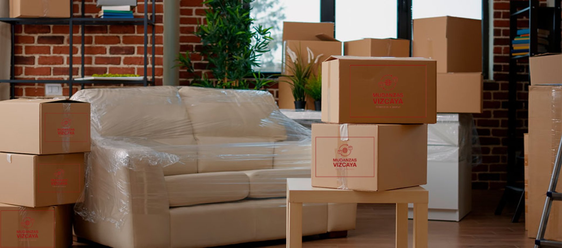 gray computer monitor