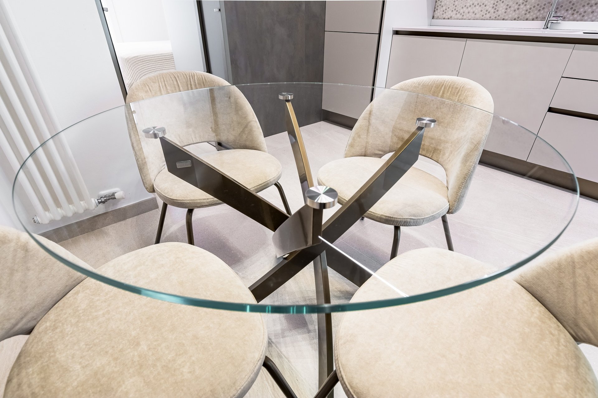 gray computer monitor