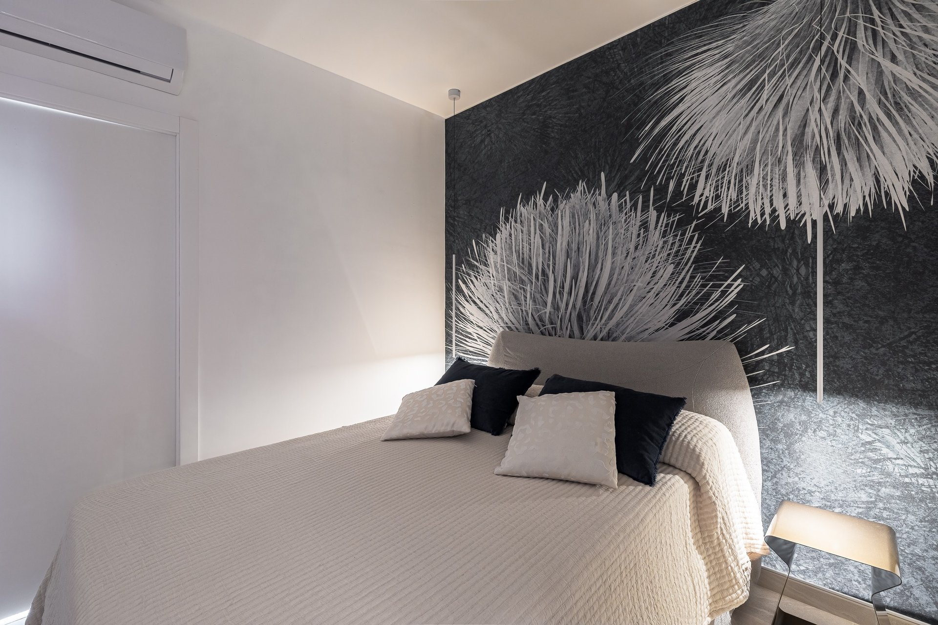 black and white bed linen