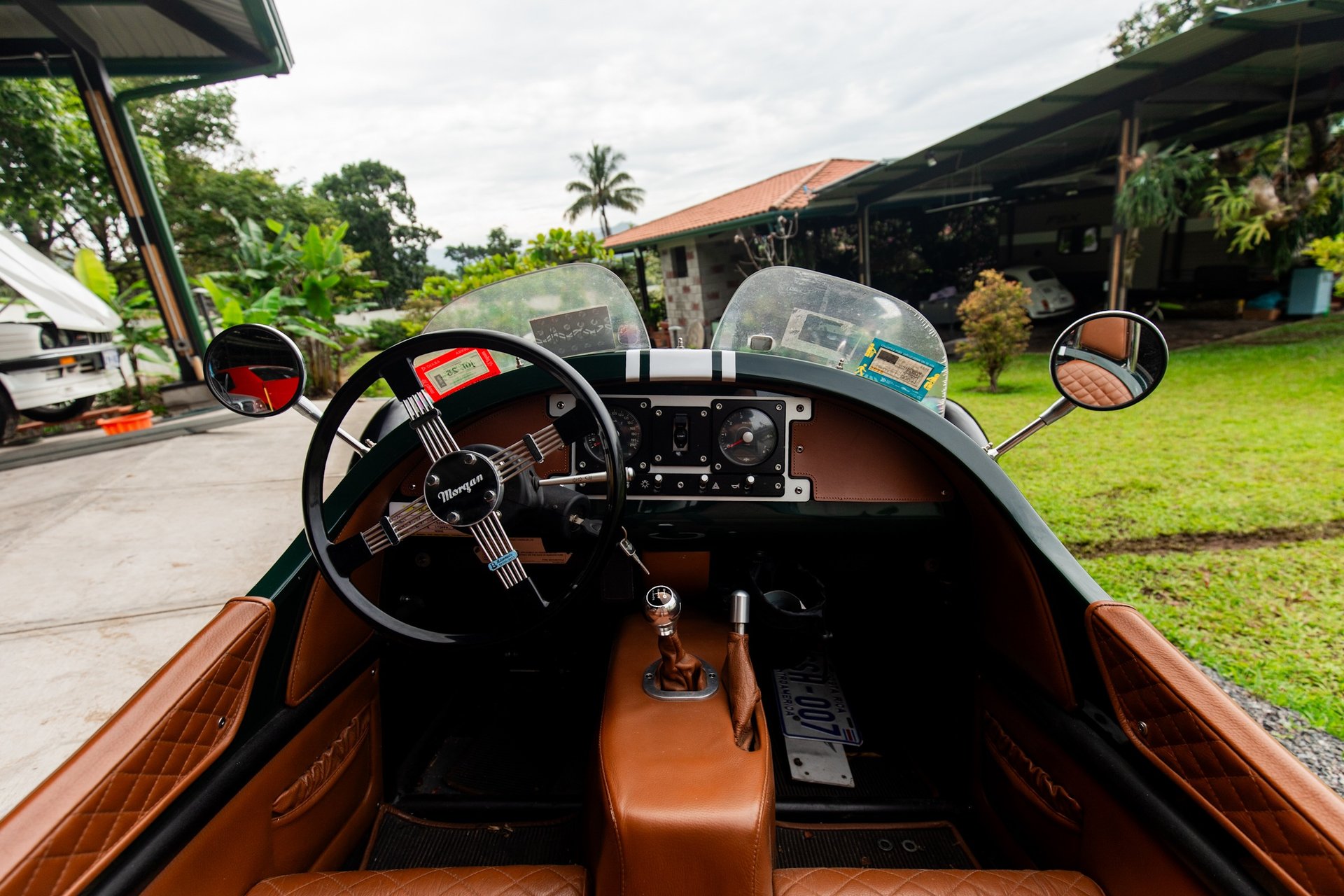 gray computer monitor