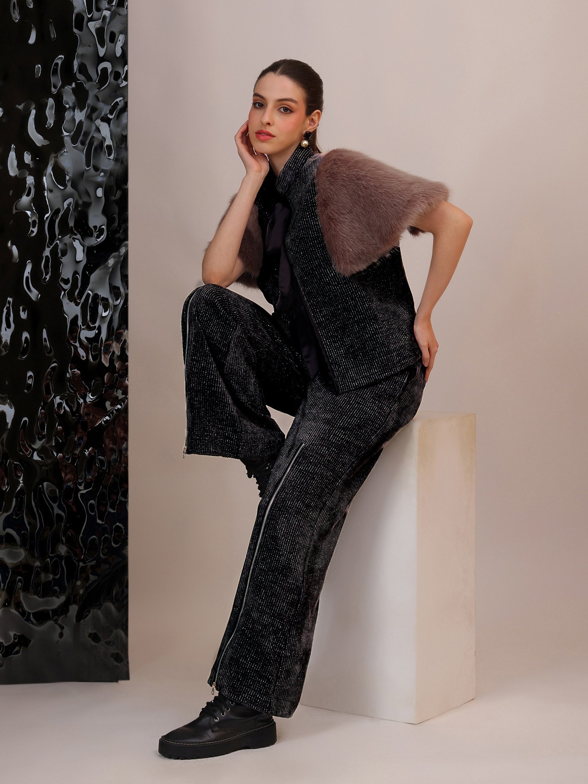 black and white bed linen