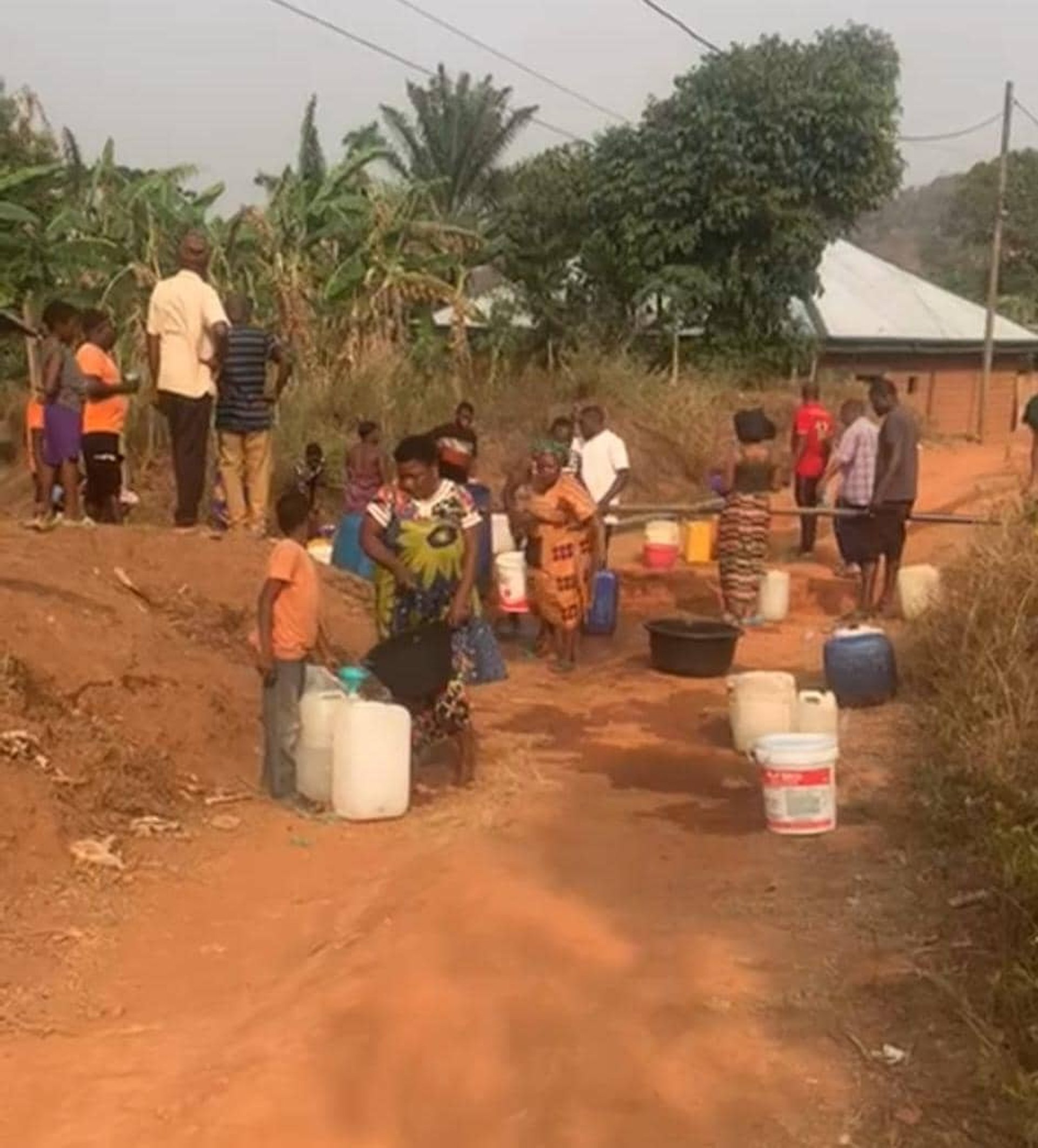 gray computer monitor