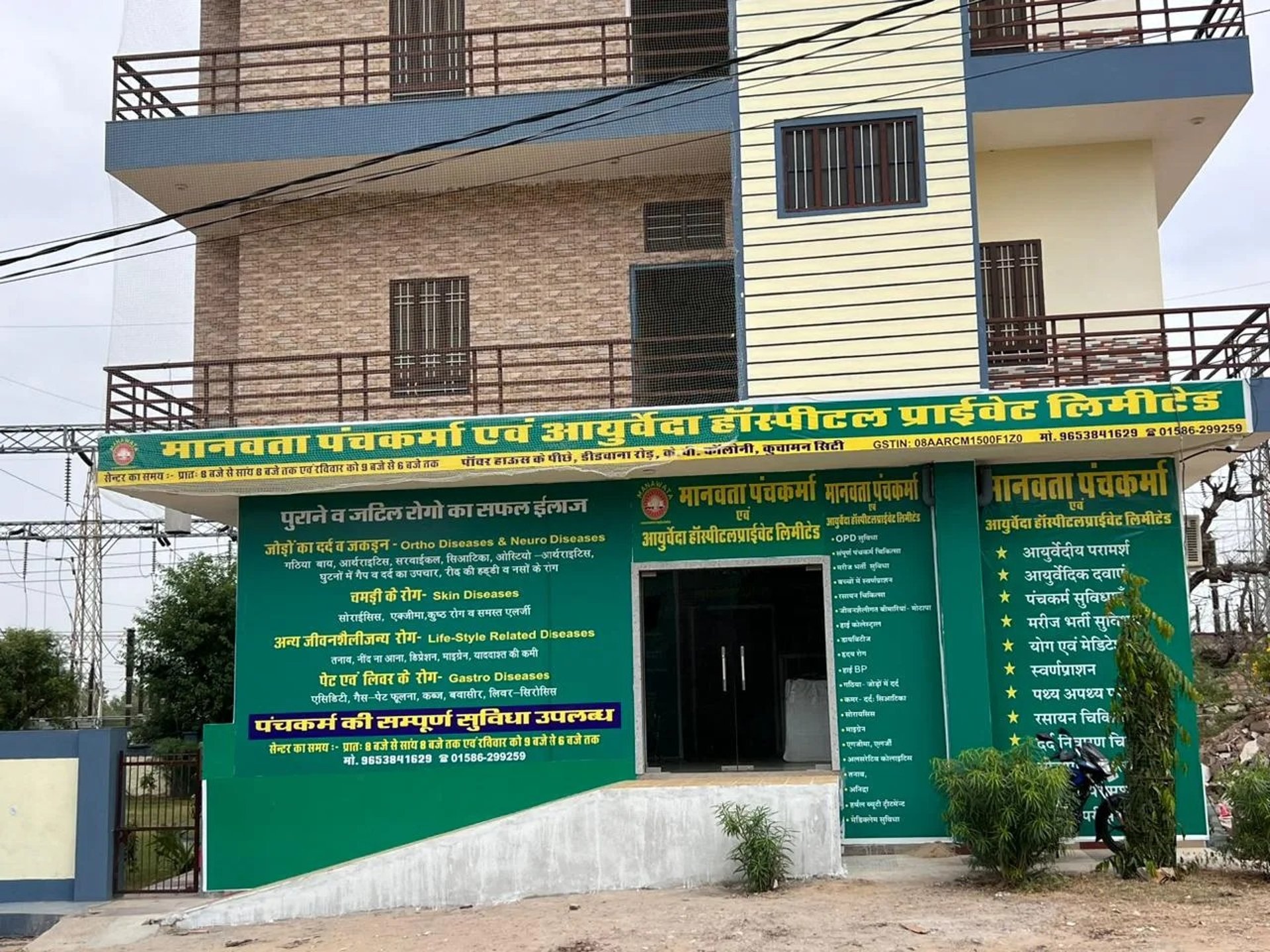 gray computer monitor