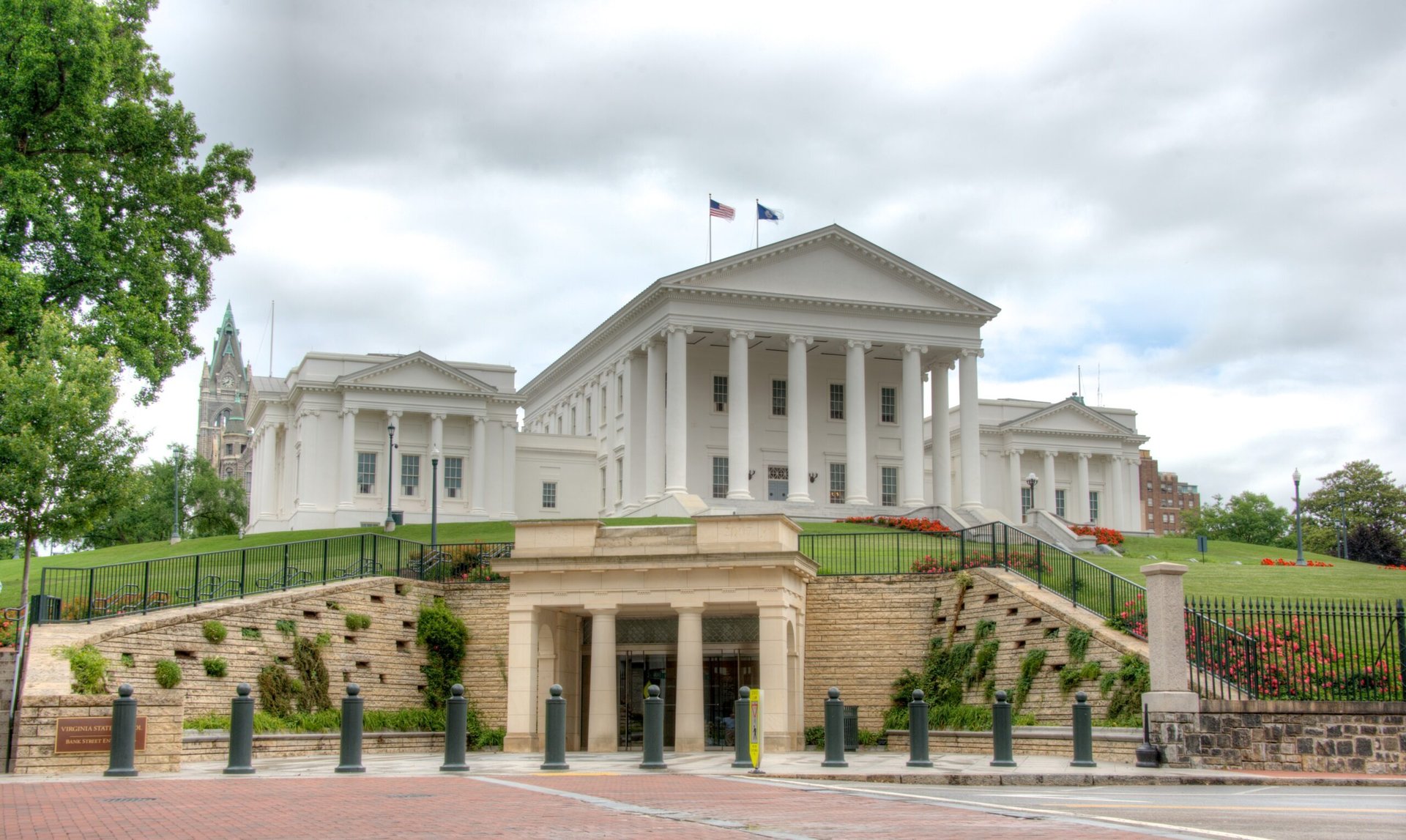 black and white bed linen