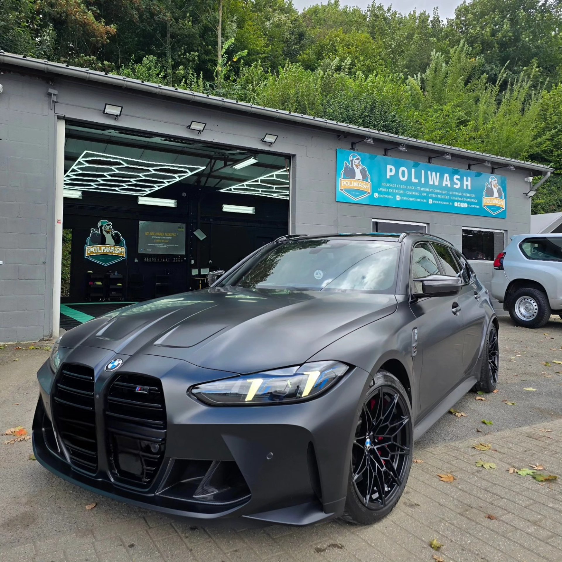 black and white bed linen