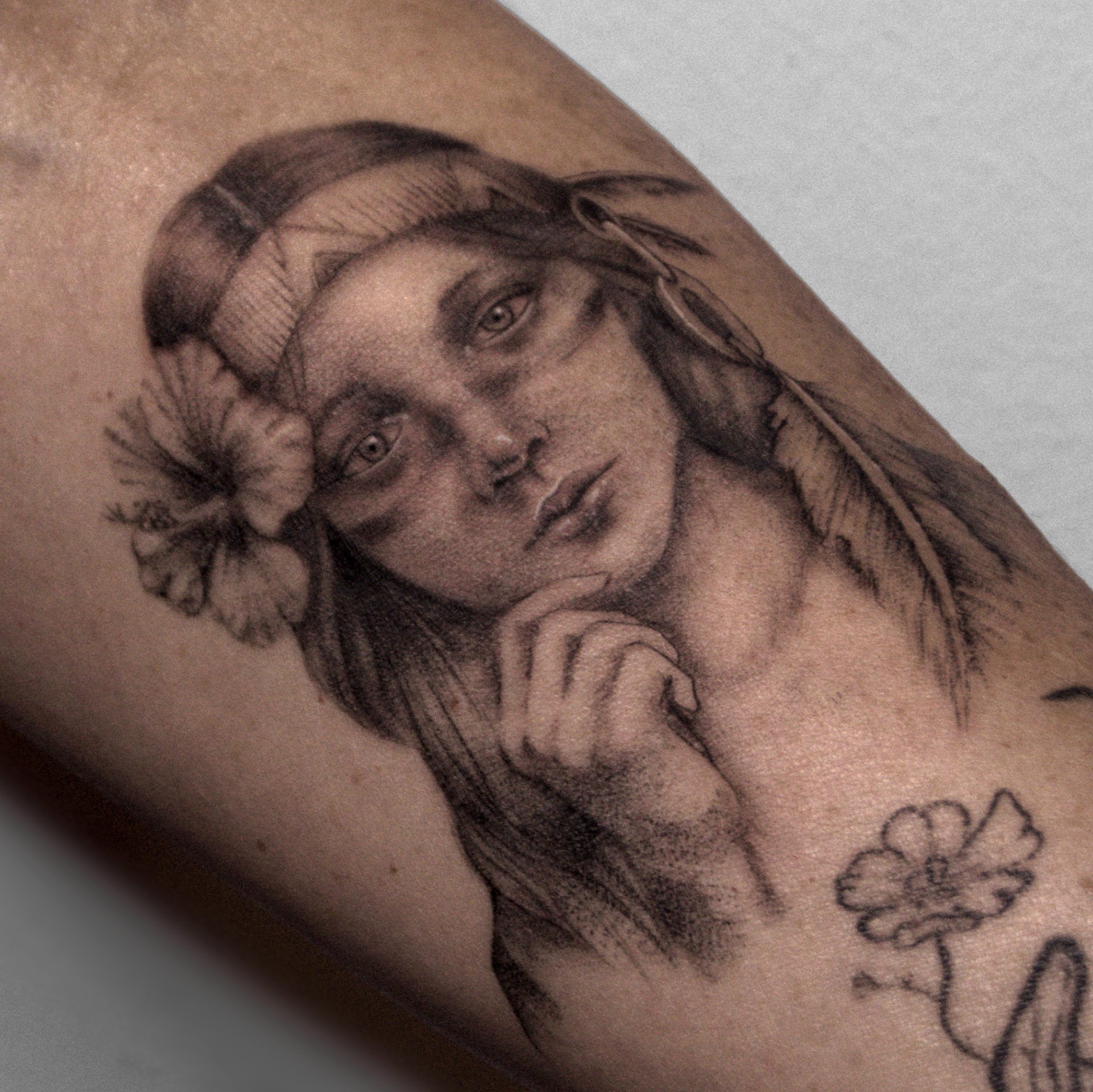 Retrato microrrealista tatuado por elperrolatinta en Ribadesella