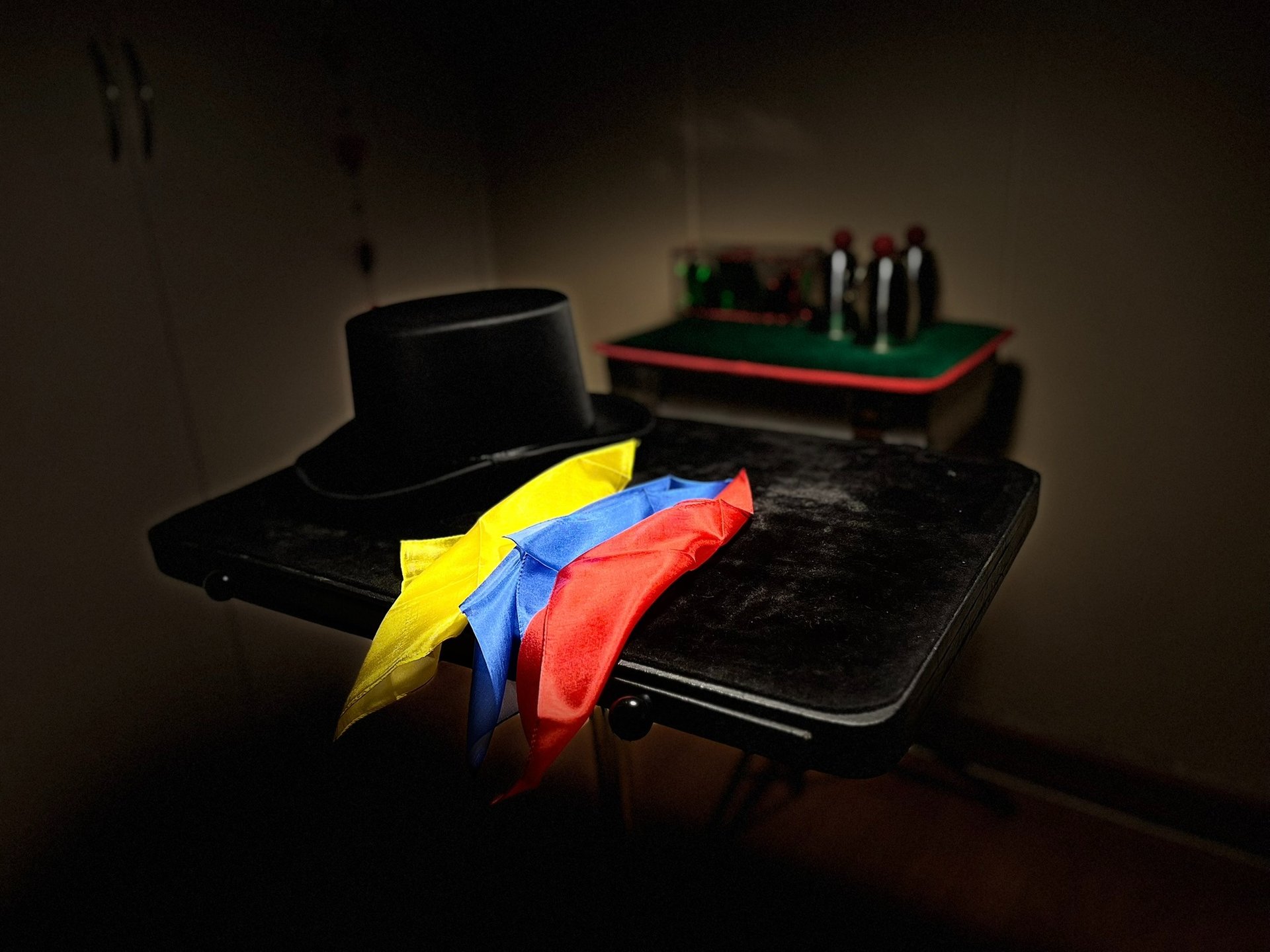 black and white bed linen