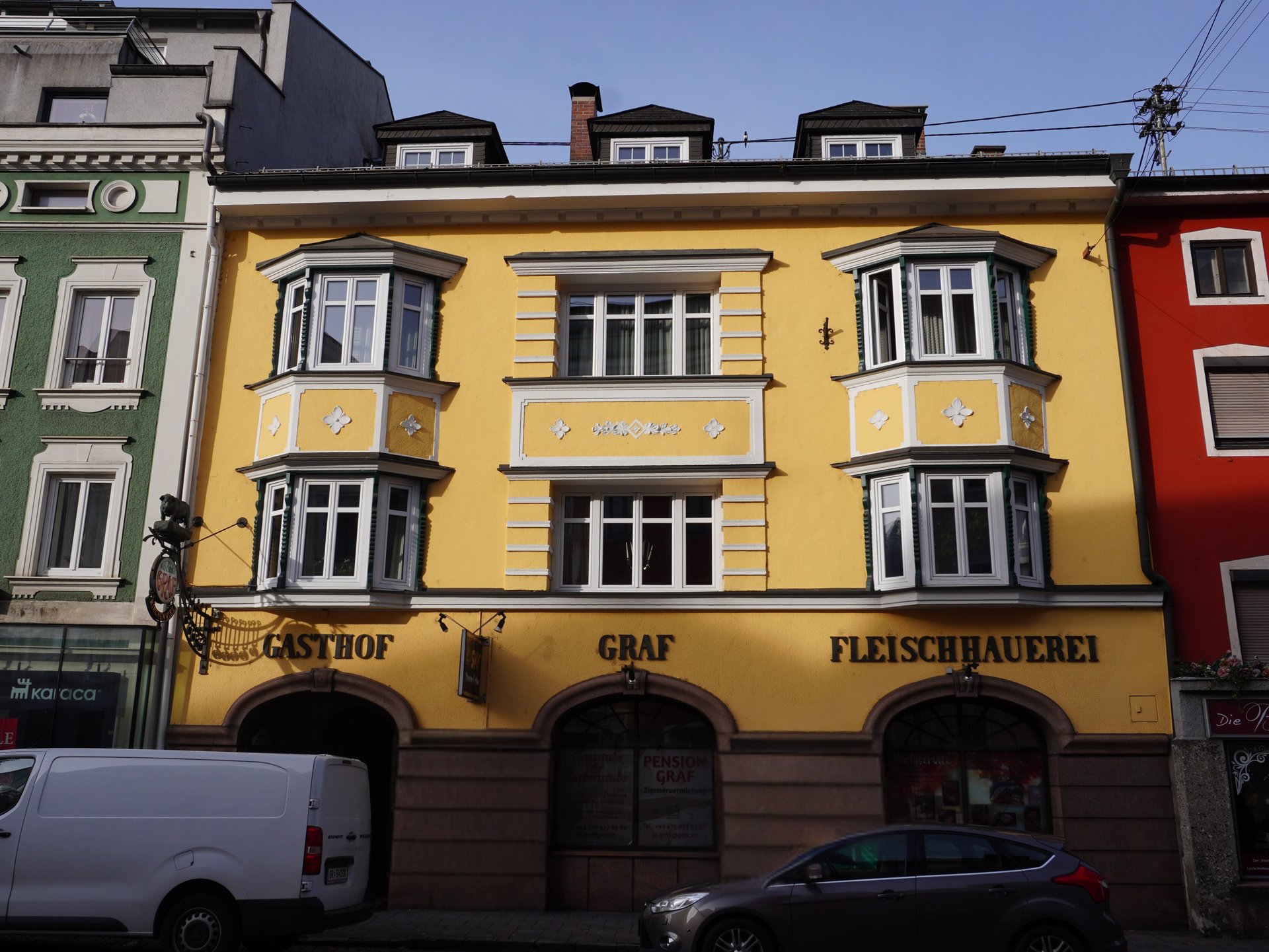 black and white bed linen