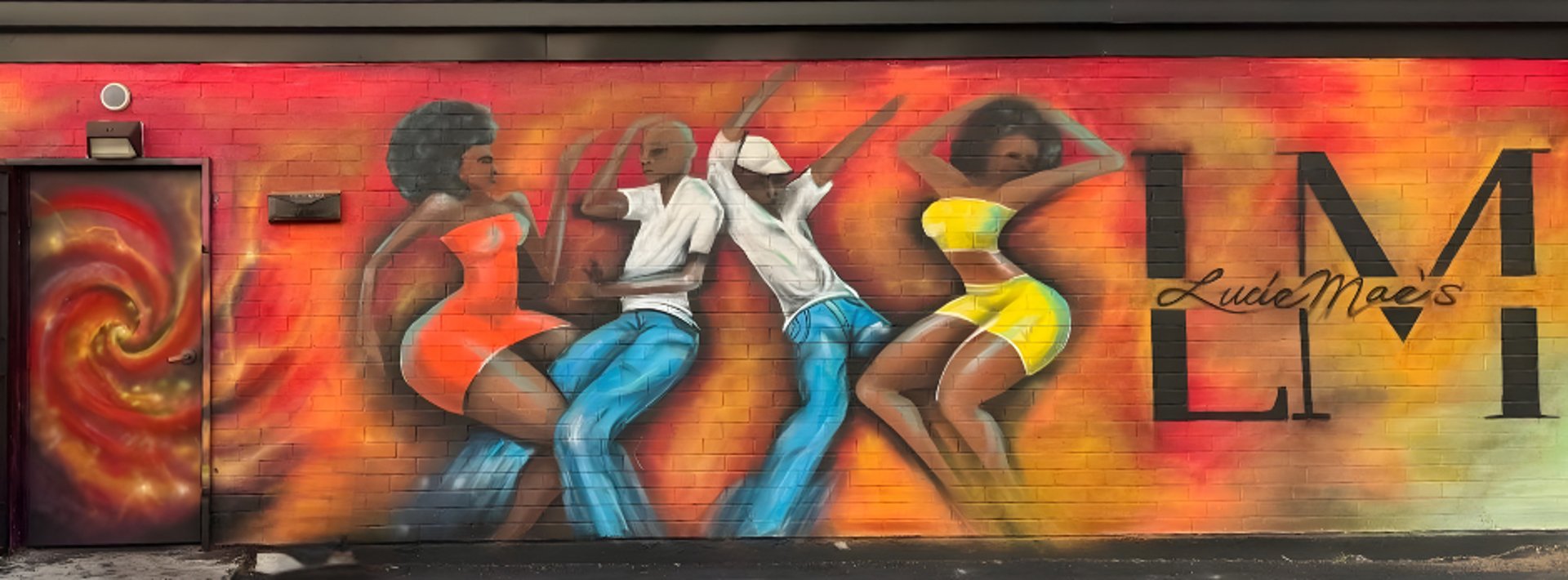 black and white bed linen