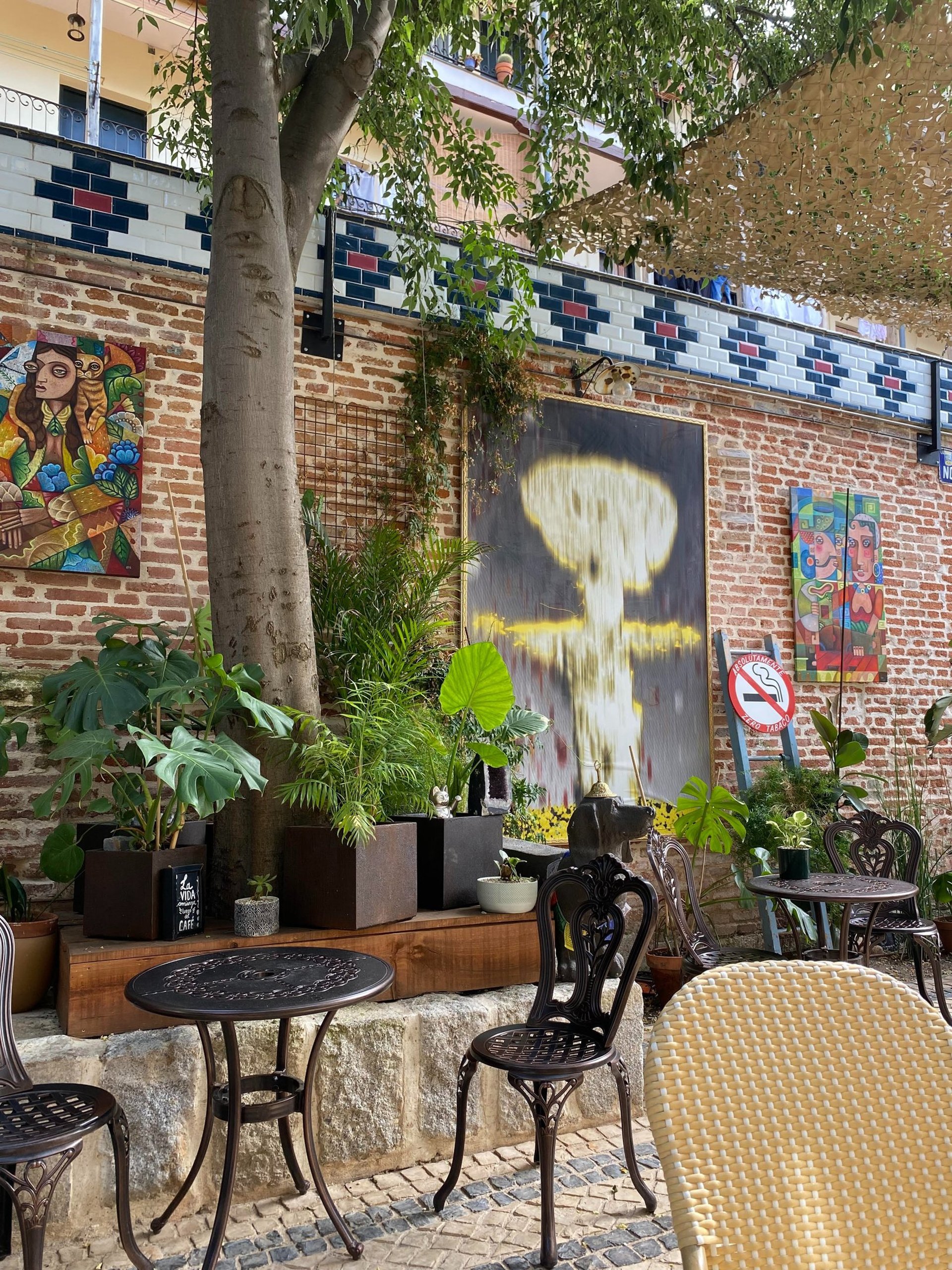 black and white bed linen