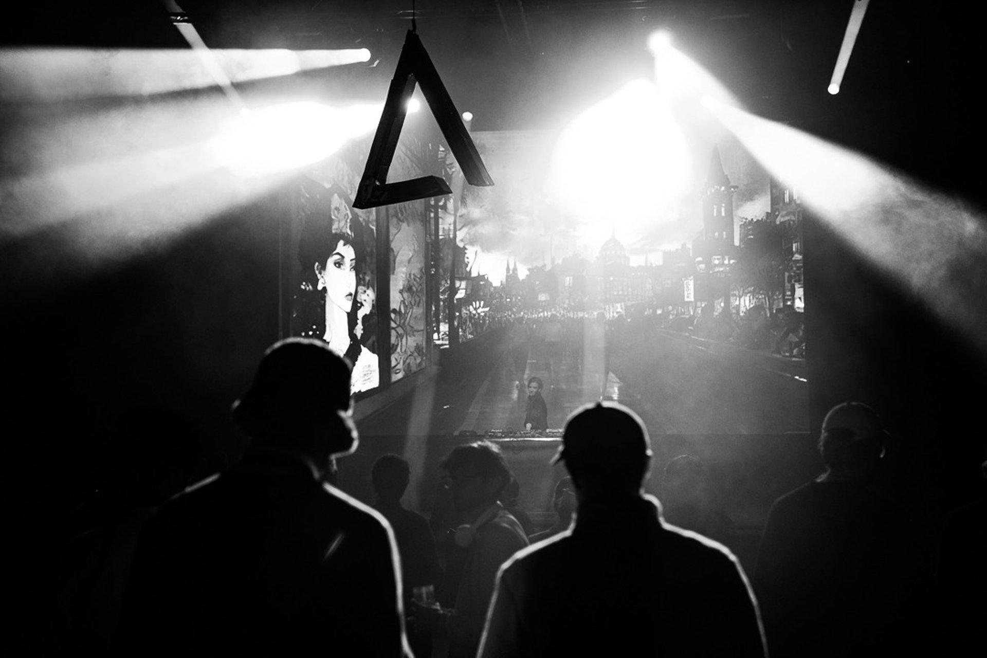 black and white bed linen