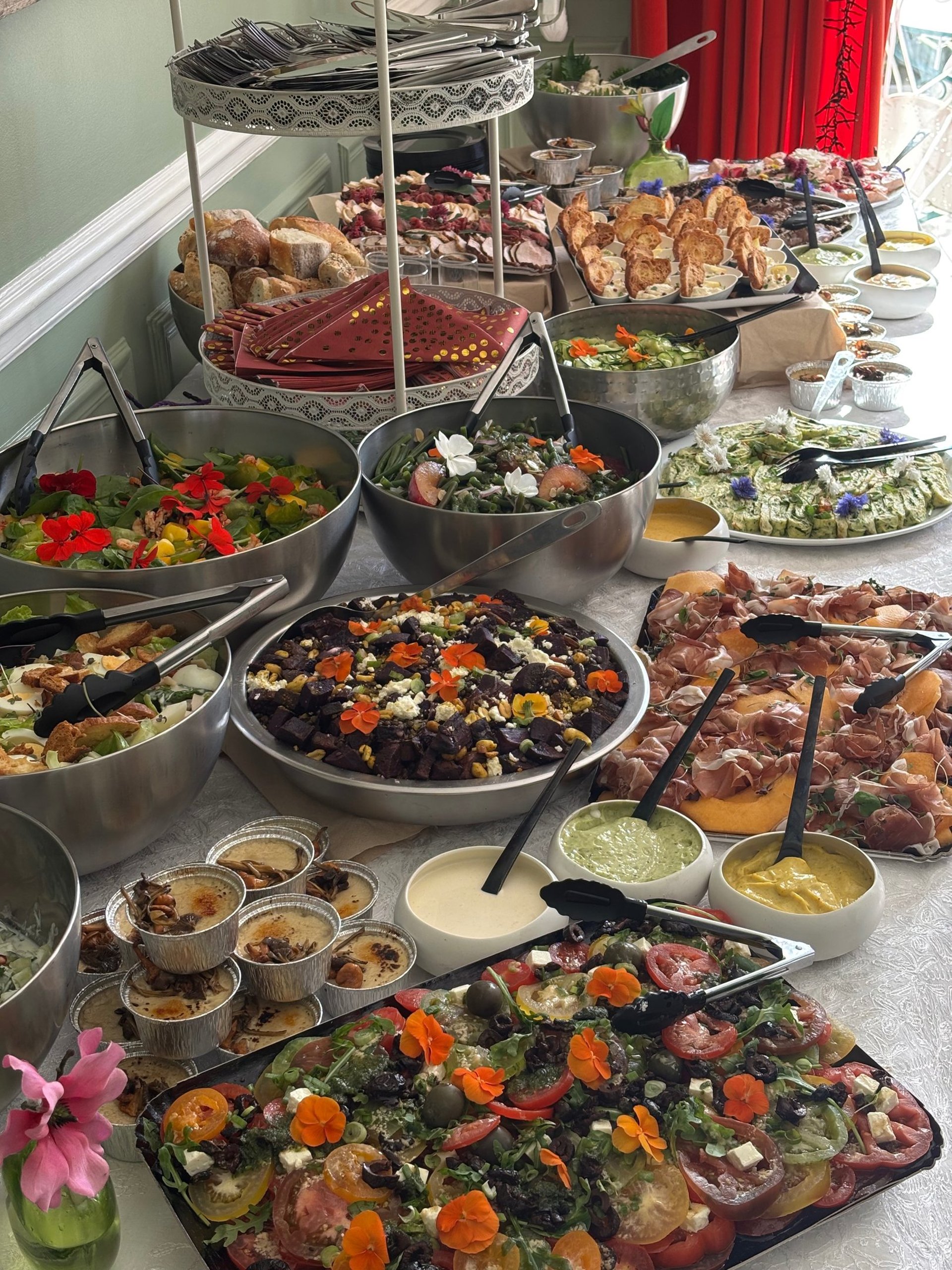 black and white bed linen