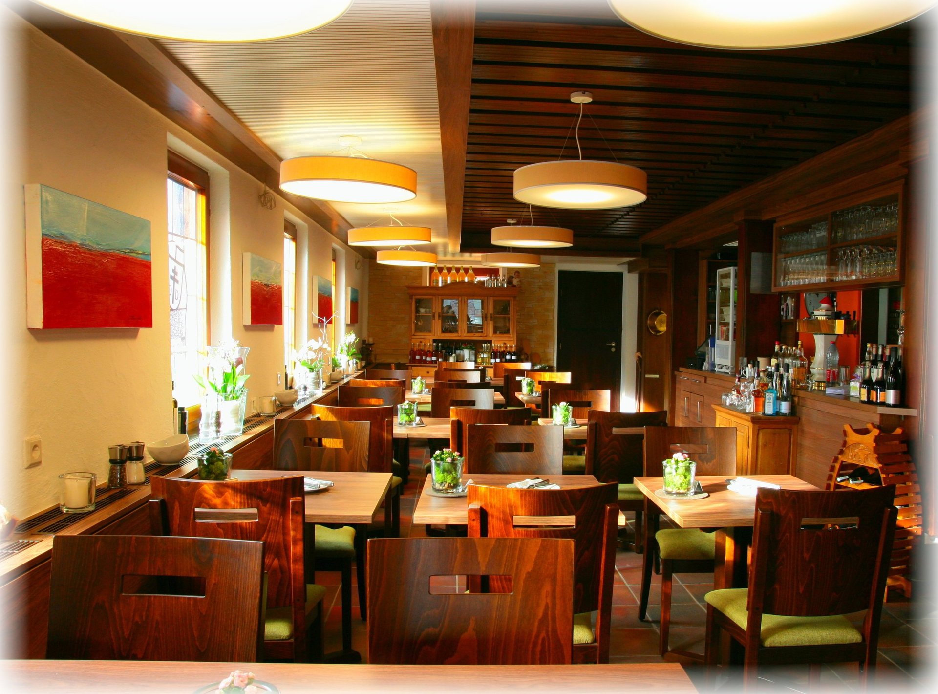 gray computer monitor