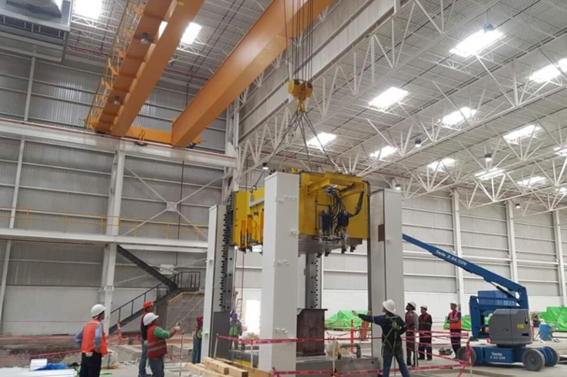 gray computer monitor