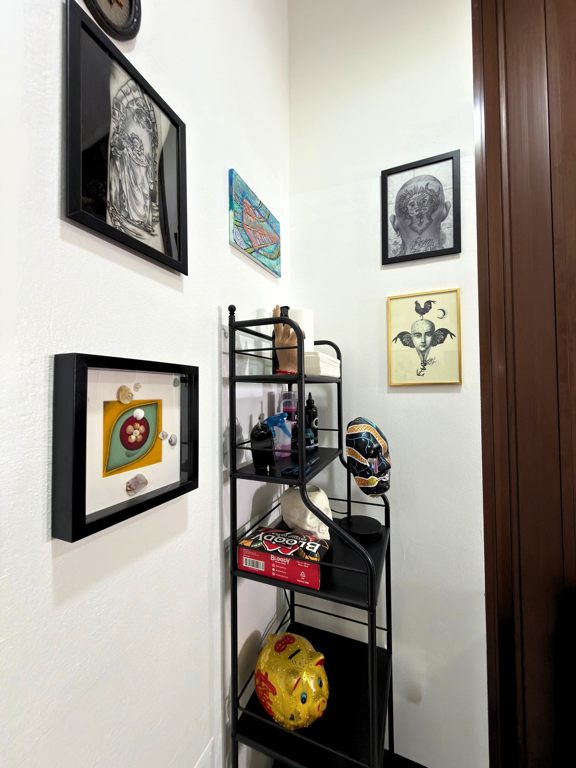 black and white bed linen