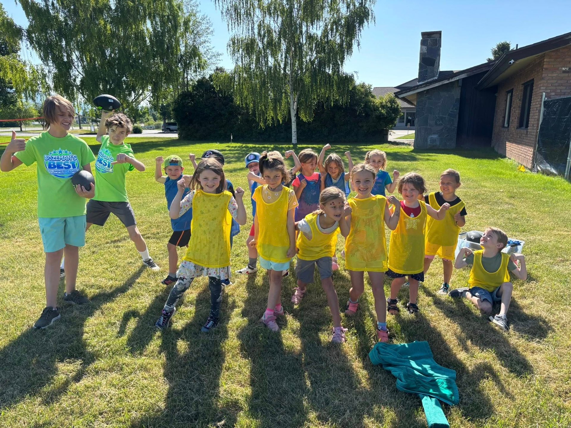 gray computer monitor