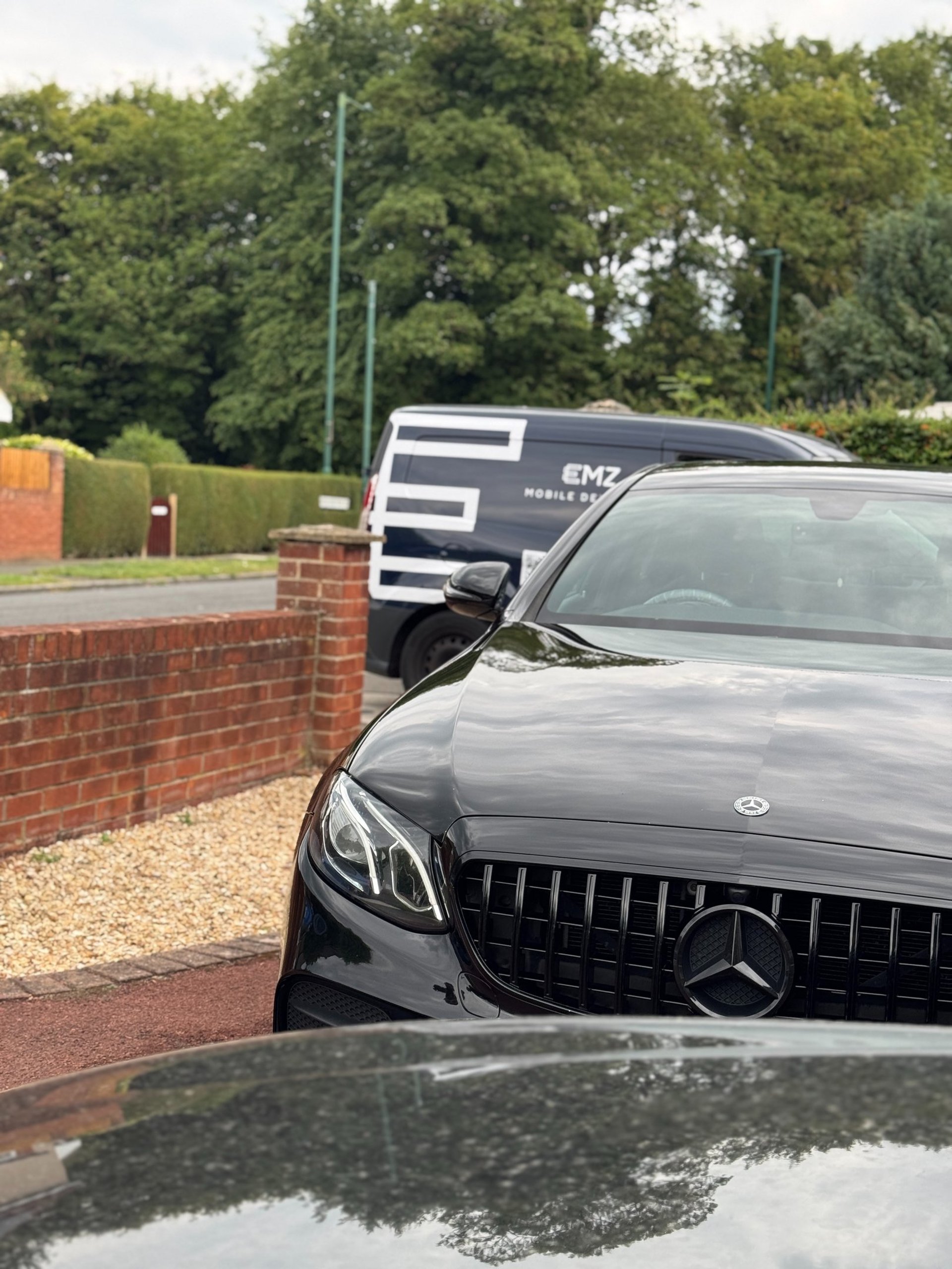 black and white bed linen