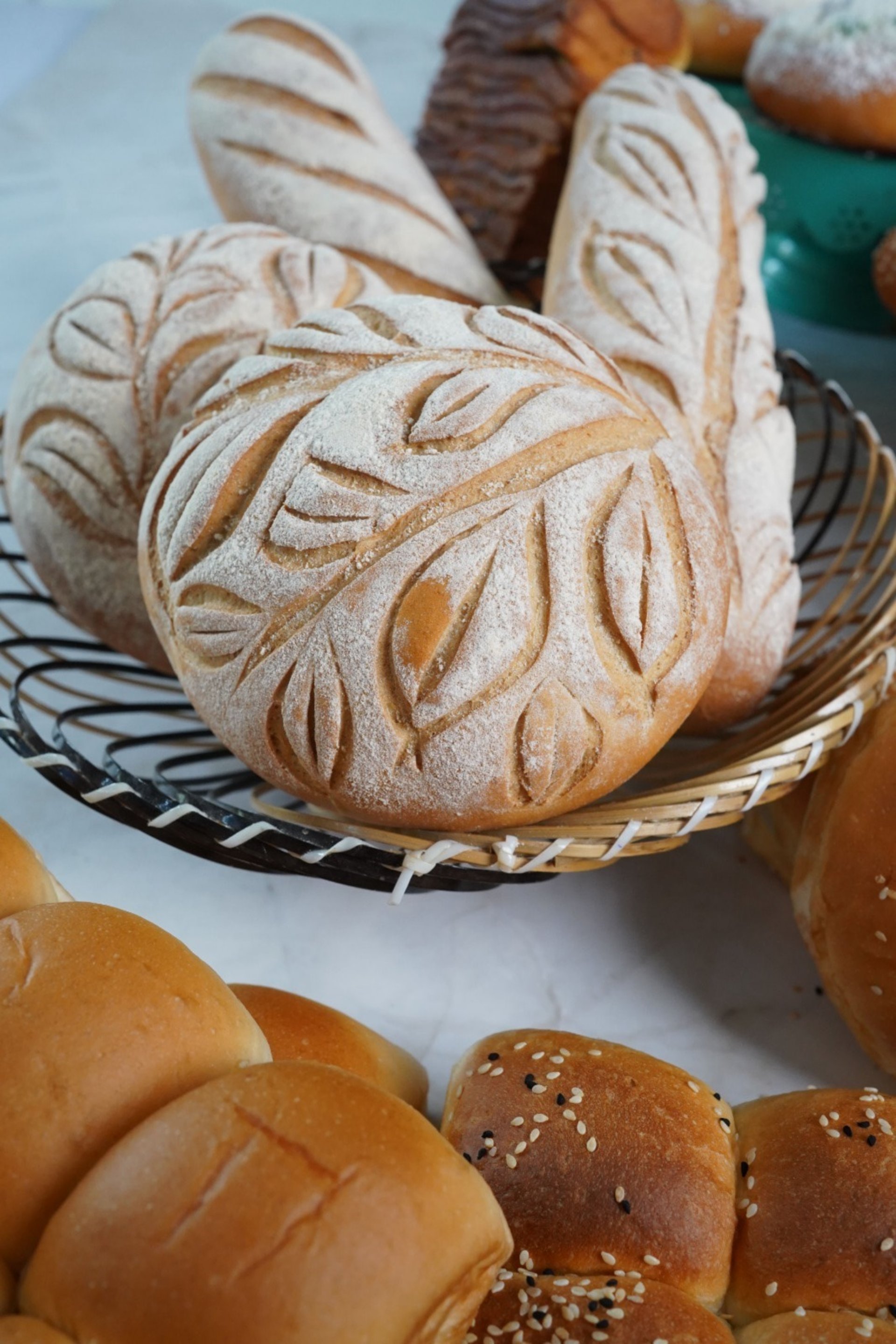 black and white bed linen