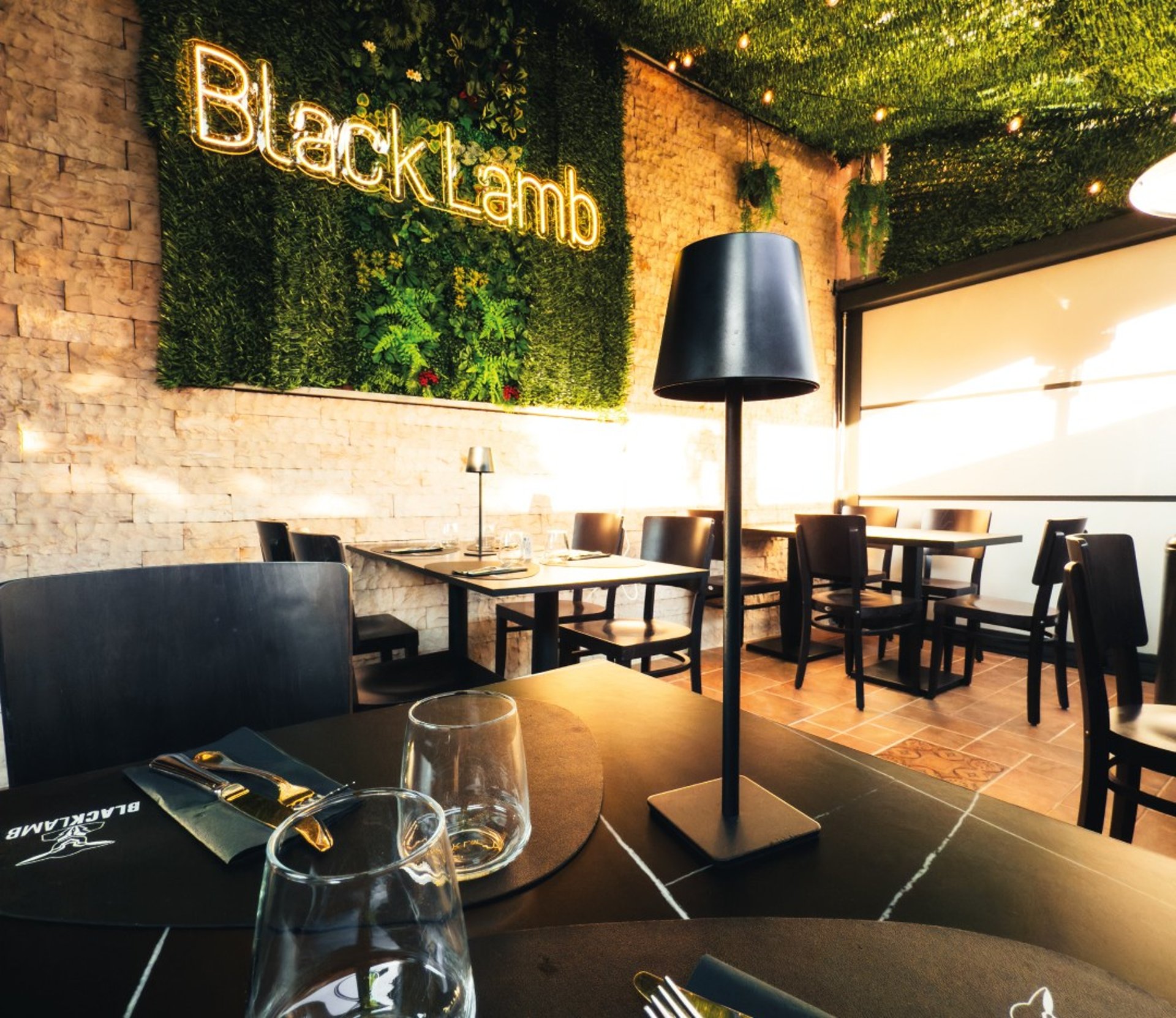 black and white bed linen