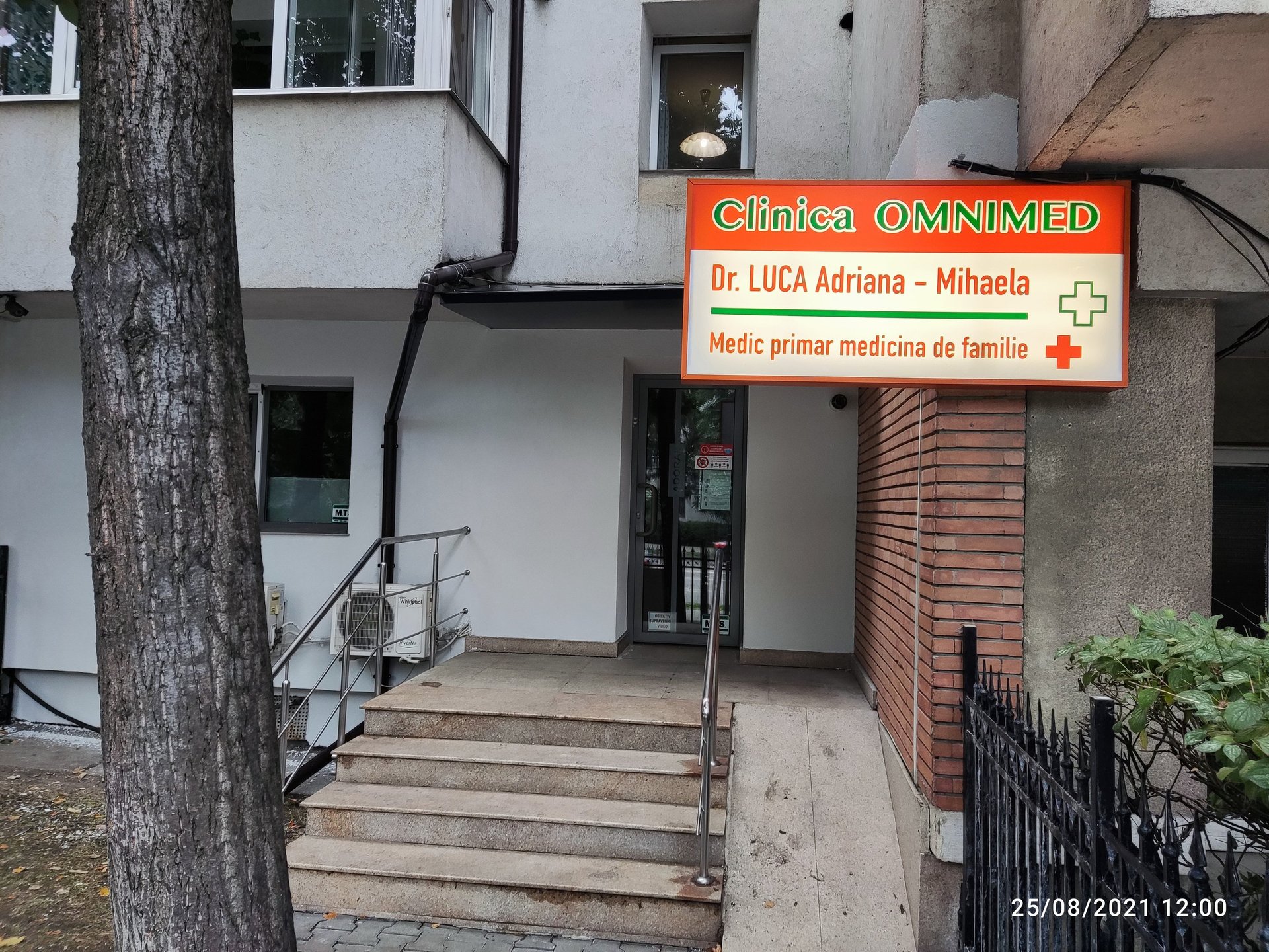 black and brown leather padded tub sofa