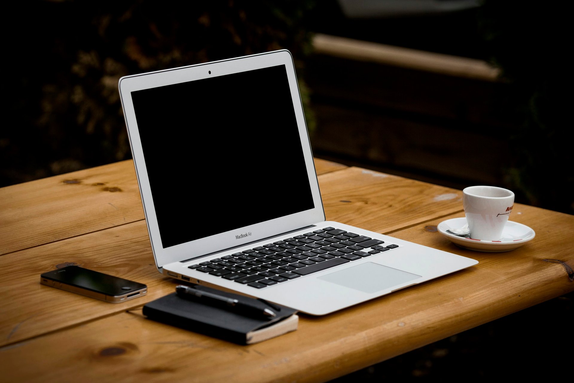 gray computer monitor
