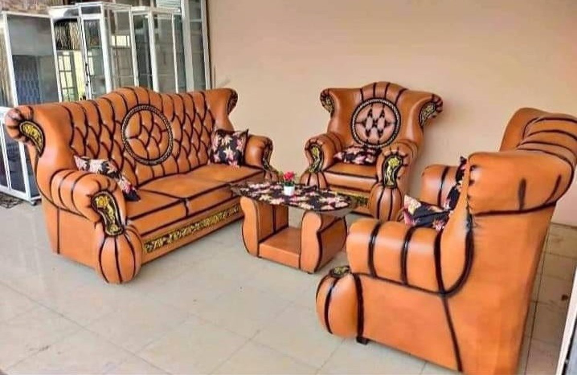 Pembuat sofa premium