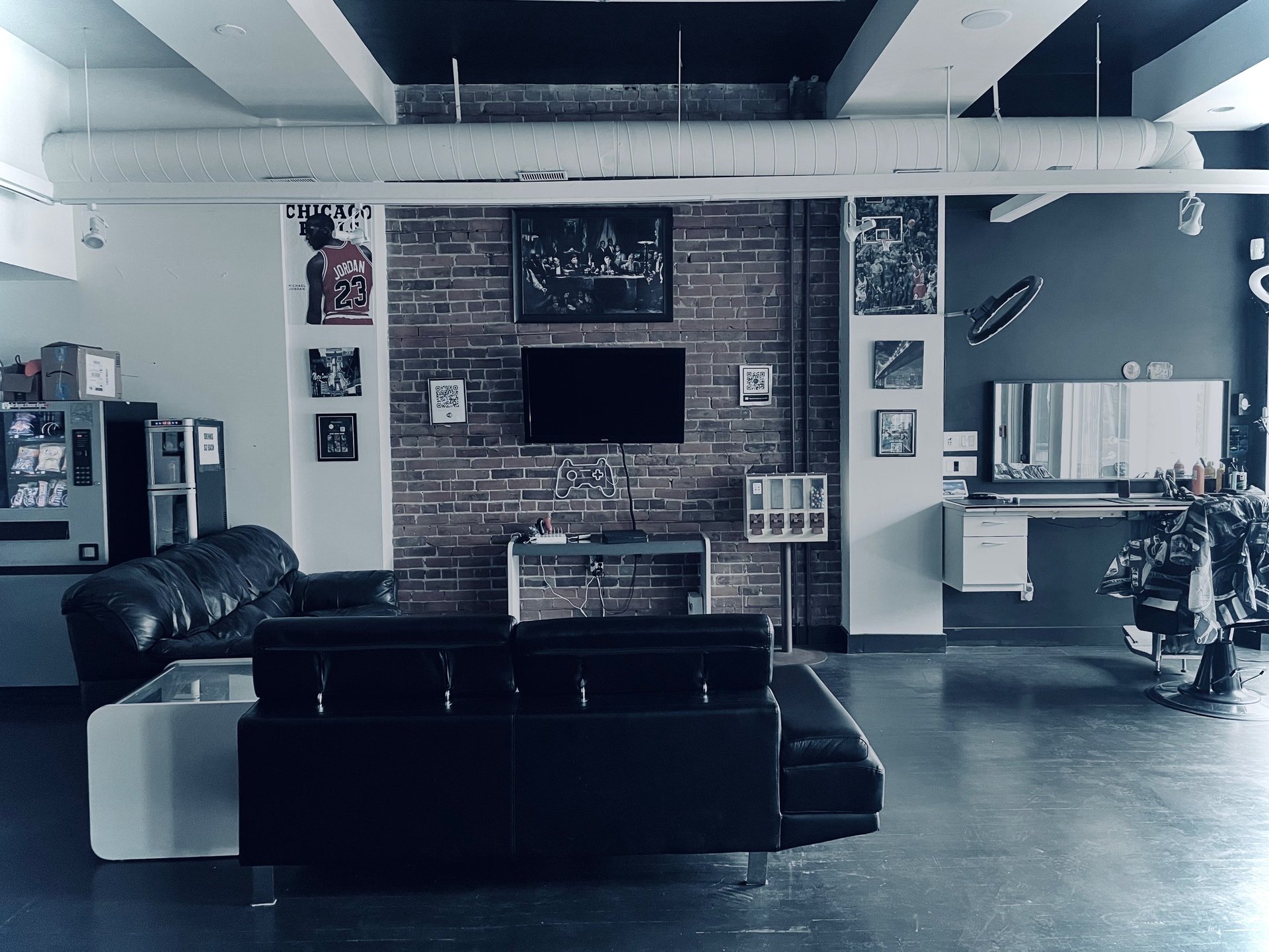 black and white bed linen