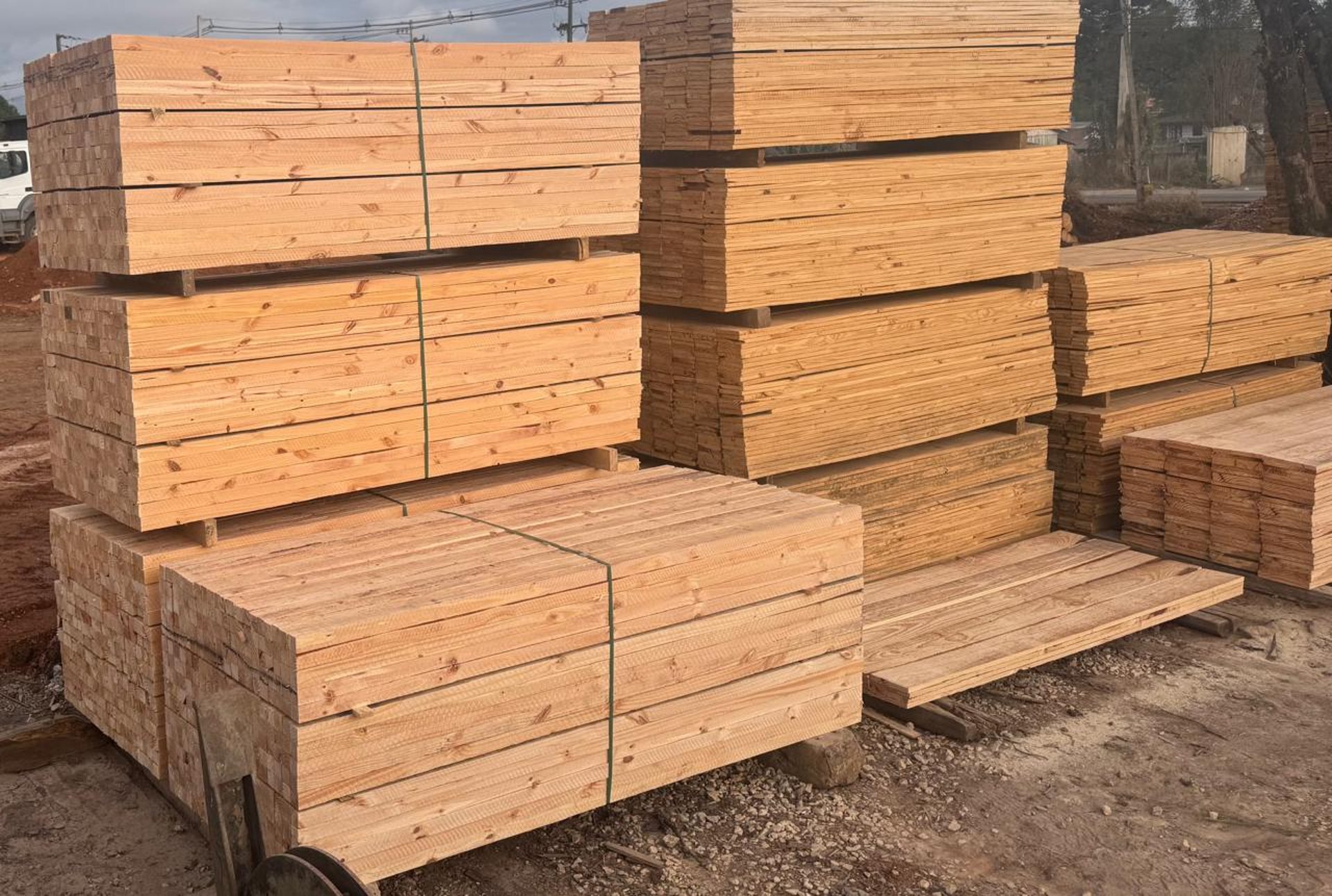 gray computer monitor