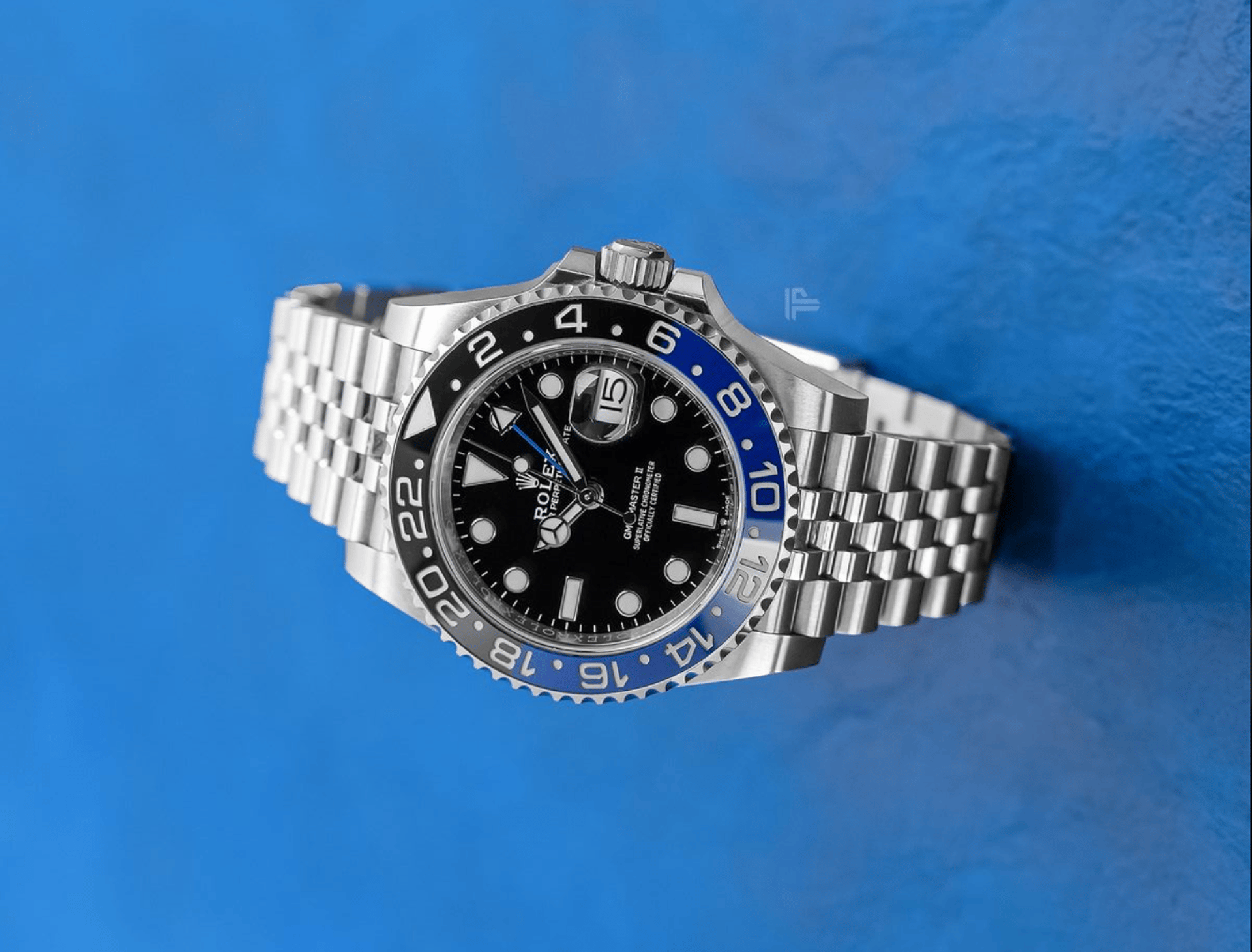 an abstract photo of a curved building with a blue sky in the background