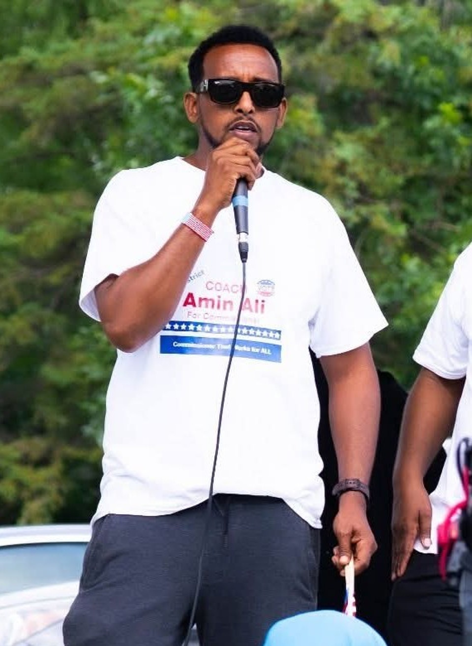 gray computer monitor