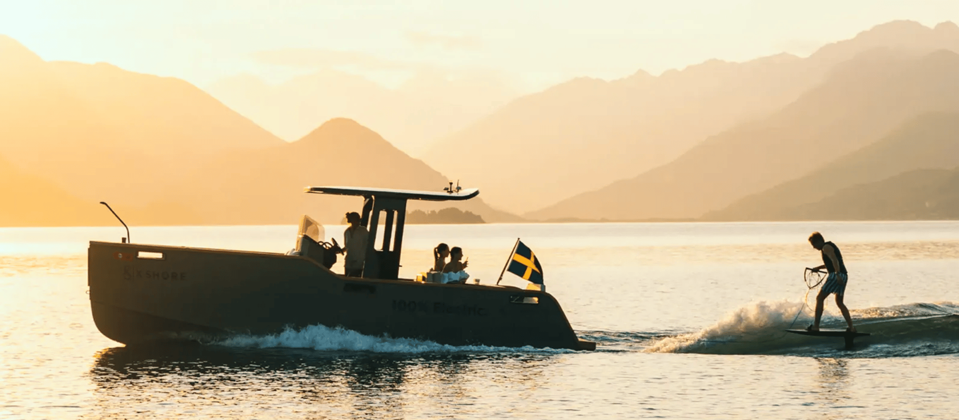 gray computer monitor