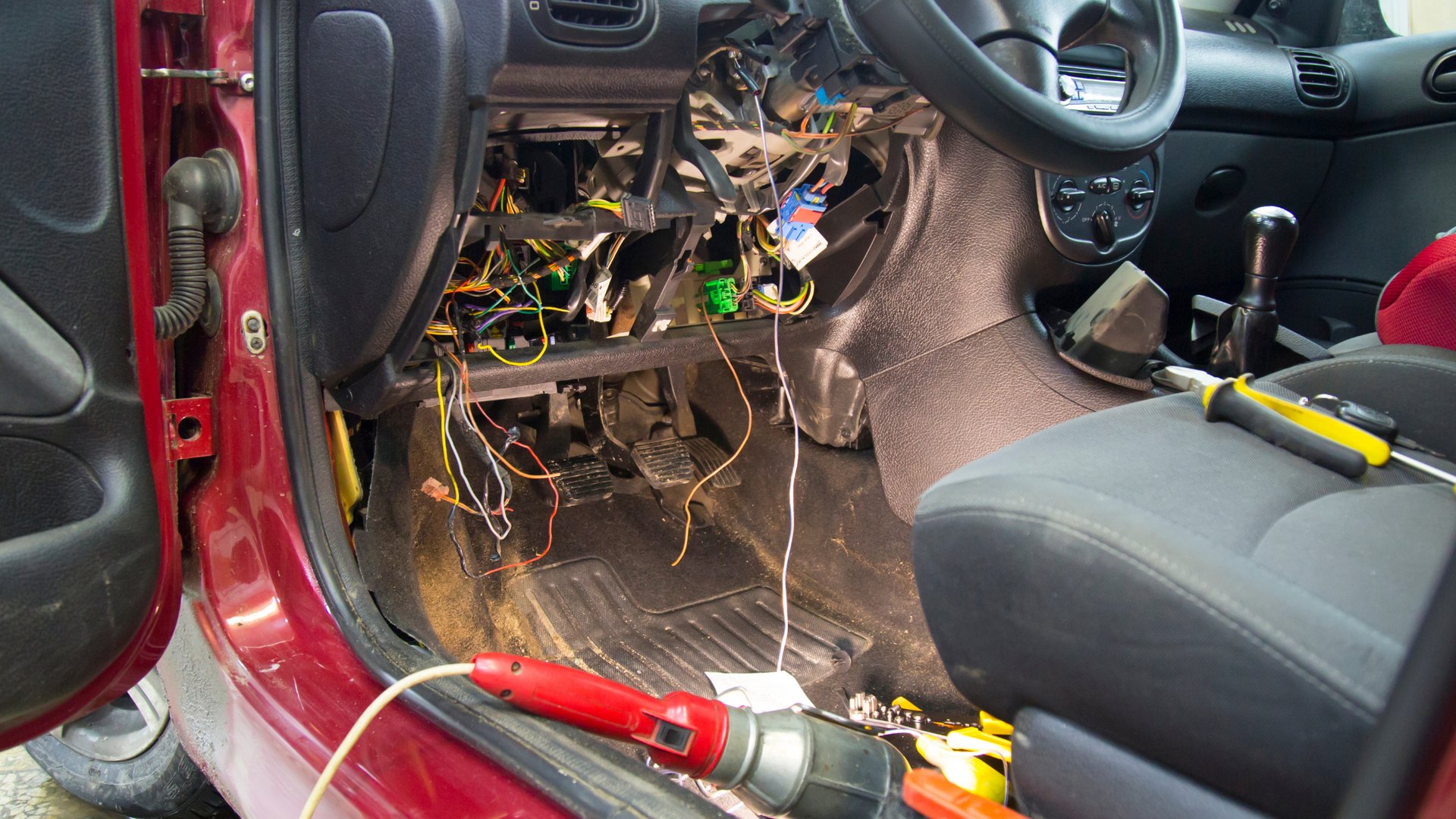 gray computer monitor