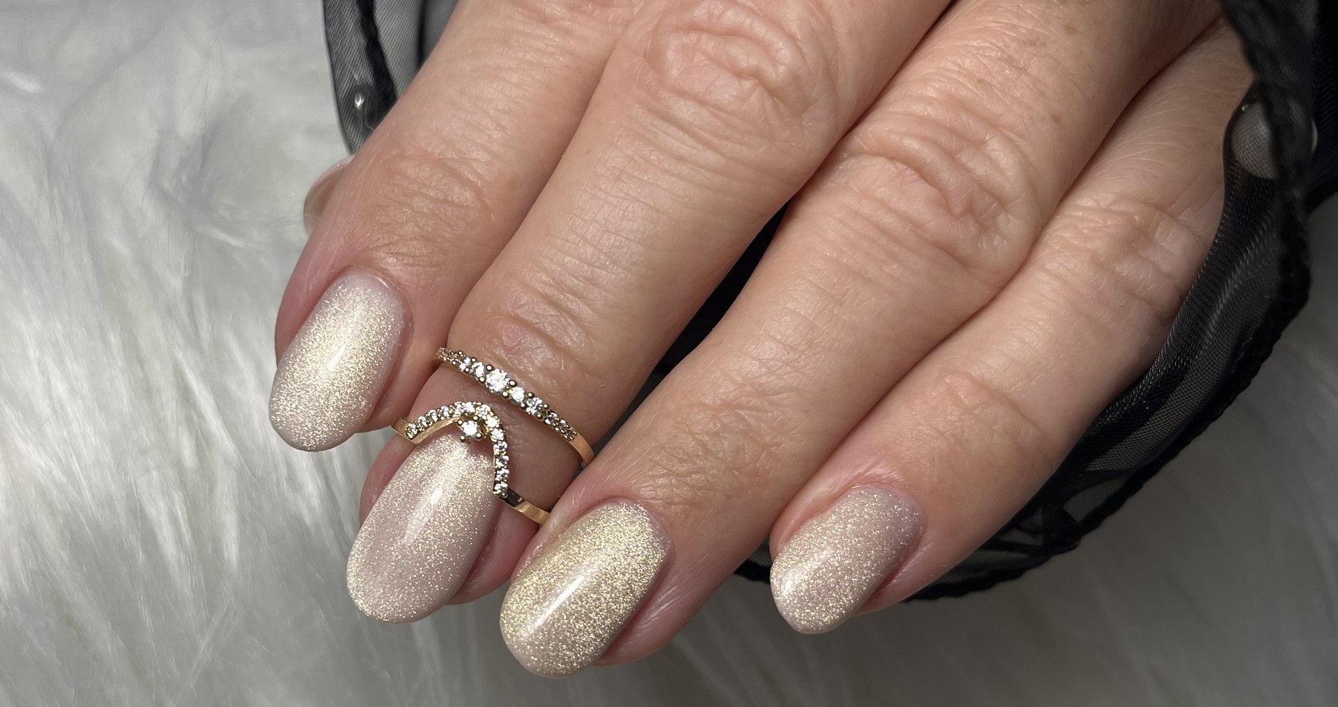 black and white bed linen