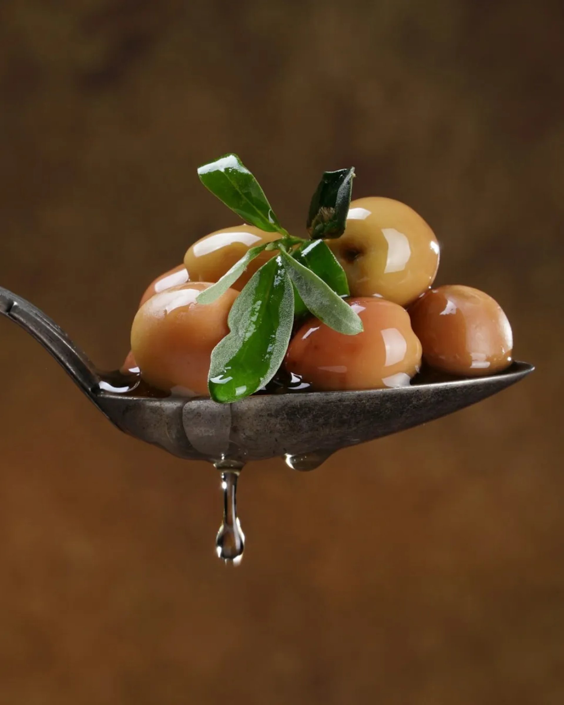 Aroma Delikatessen Griechisches Olivenöl und Oliven