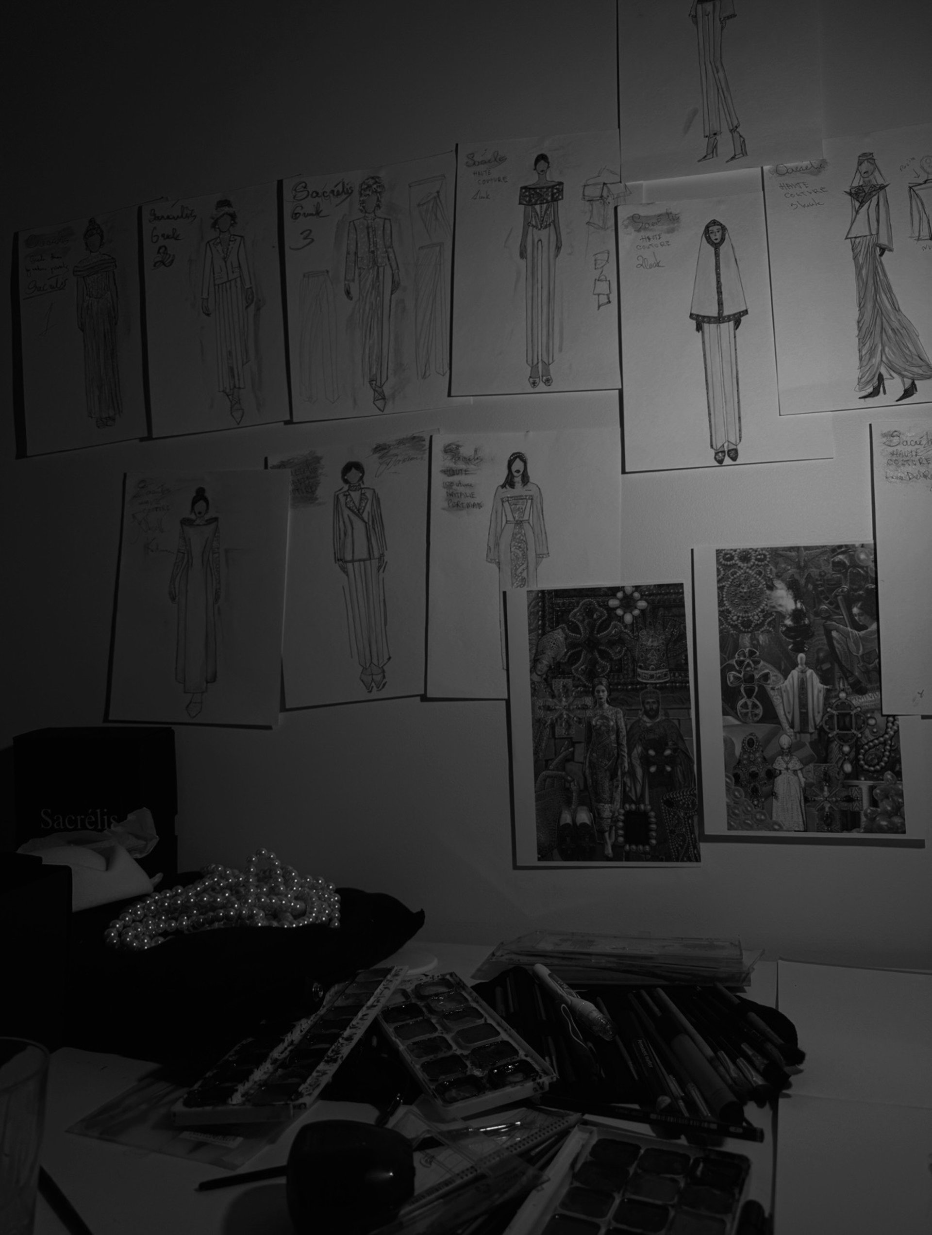 gray computer monitor