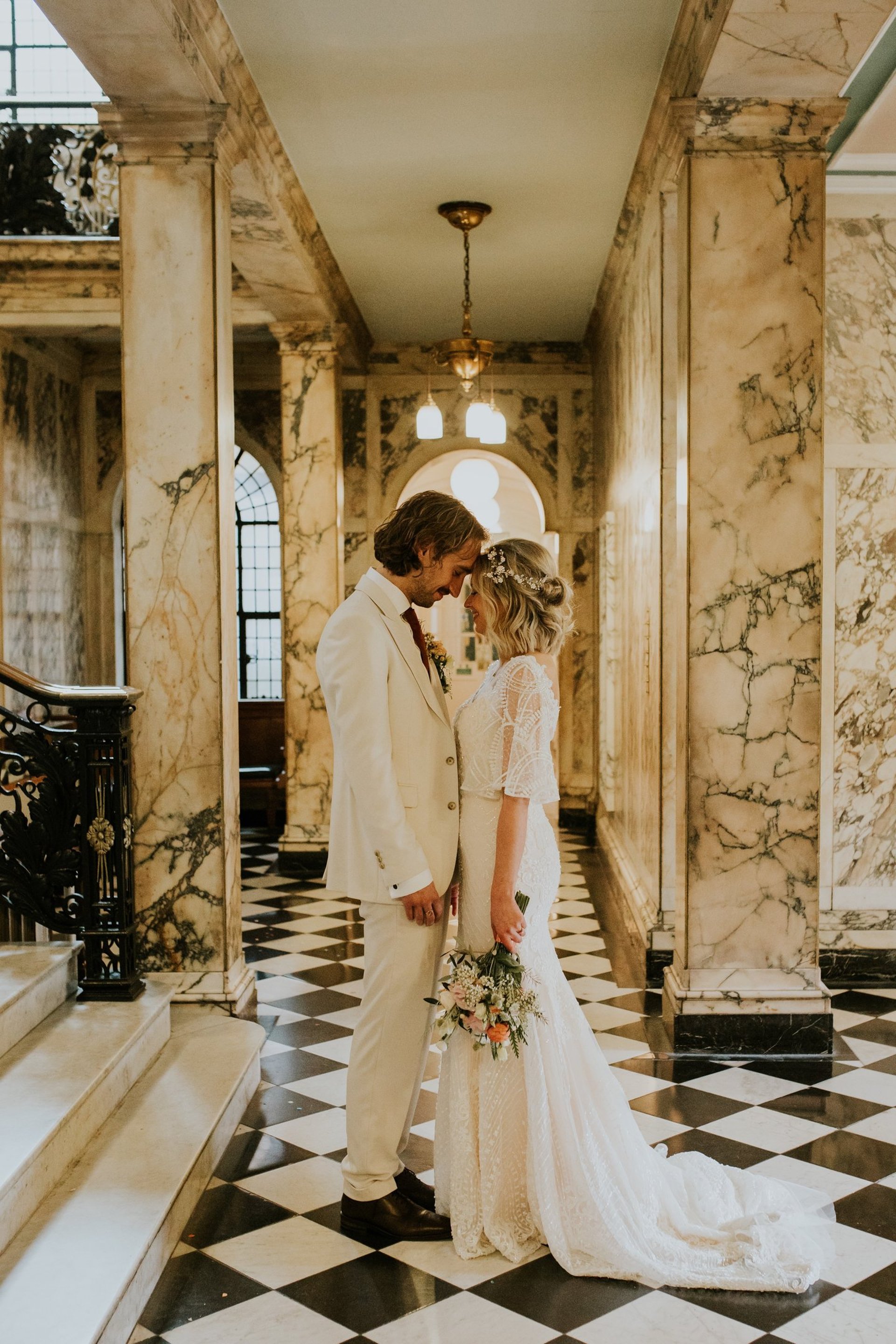 gray computer monitor