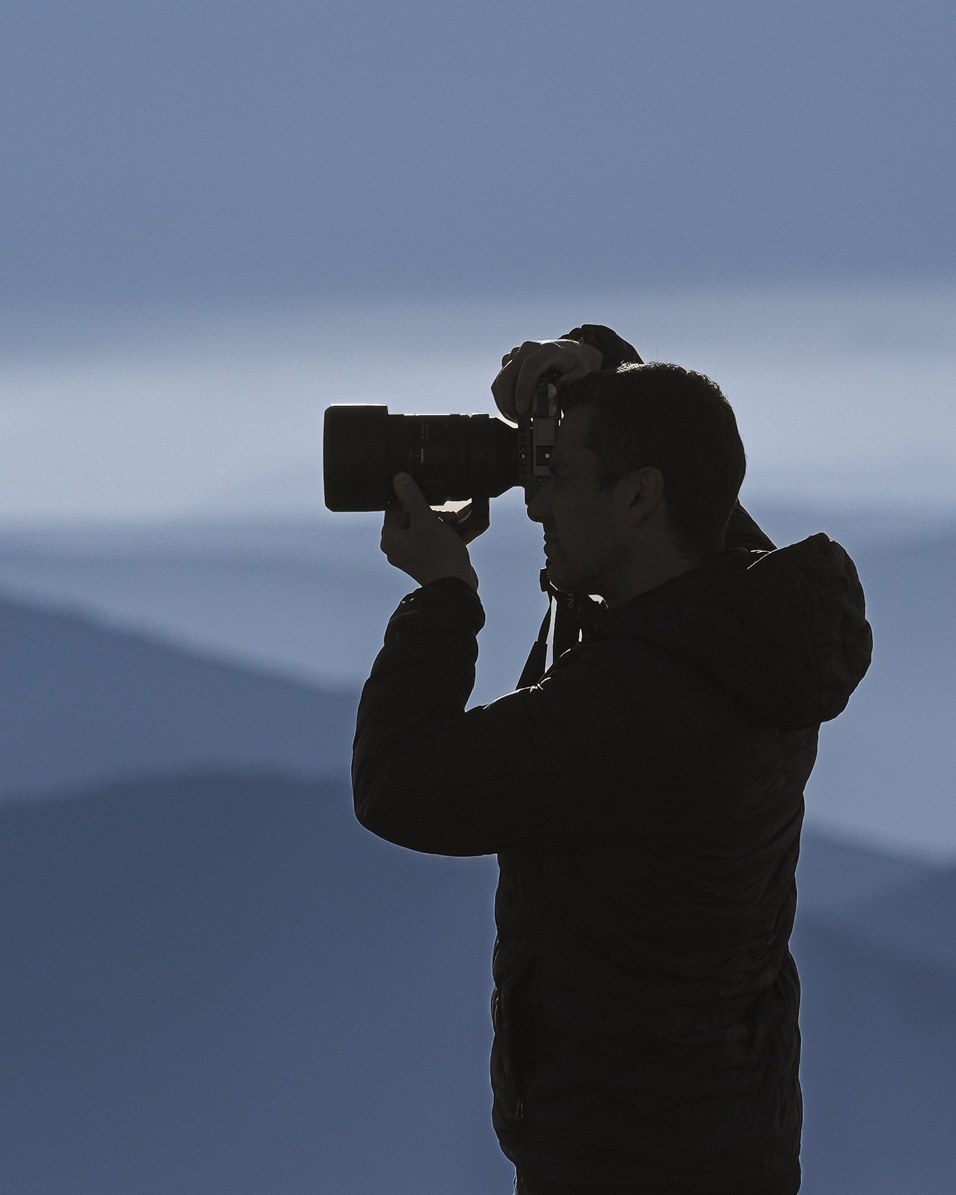 gray computer monitor